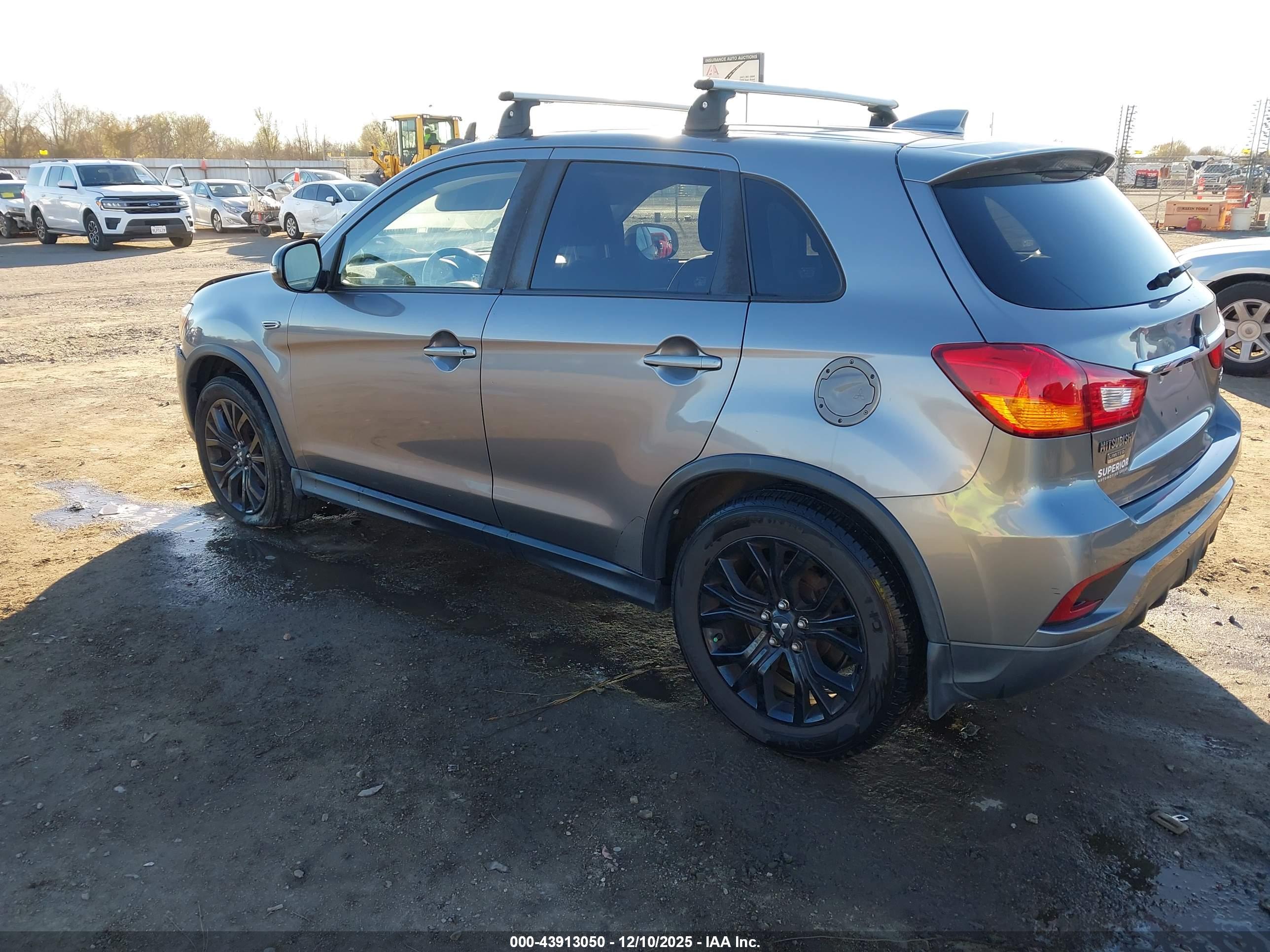 MITSUBISHI OUTLANDER image 3