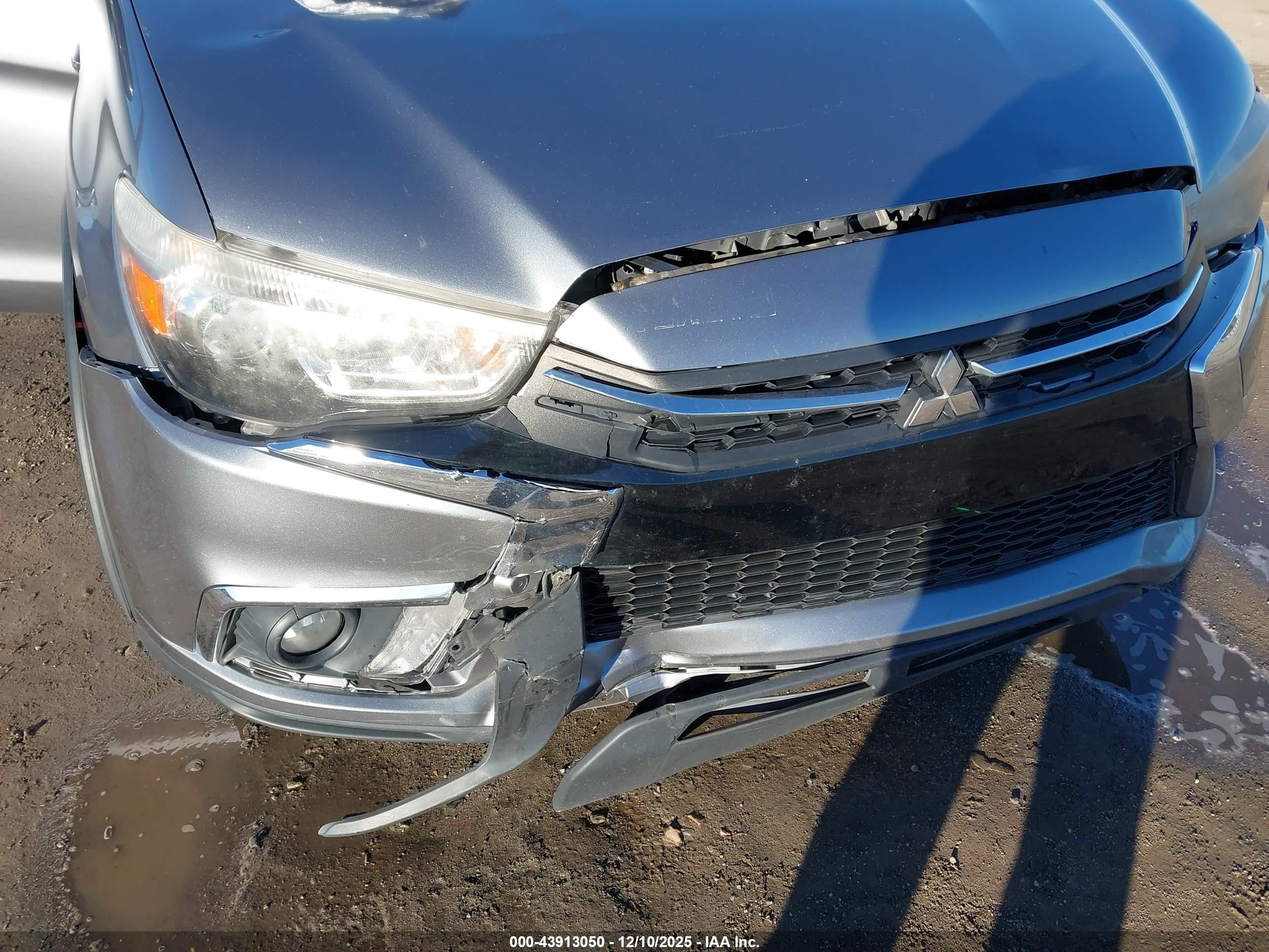MITSUBISHI OUTLANDER image 6