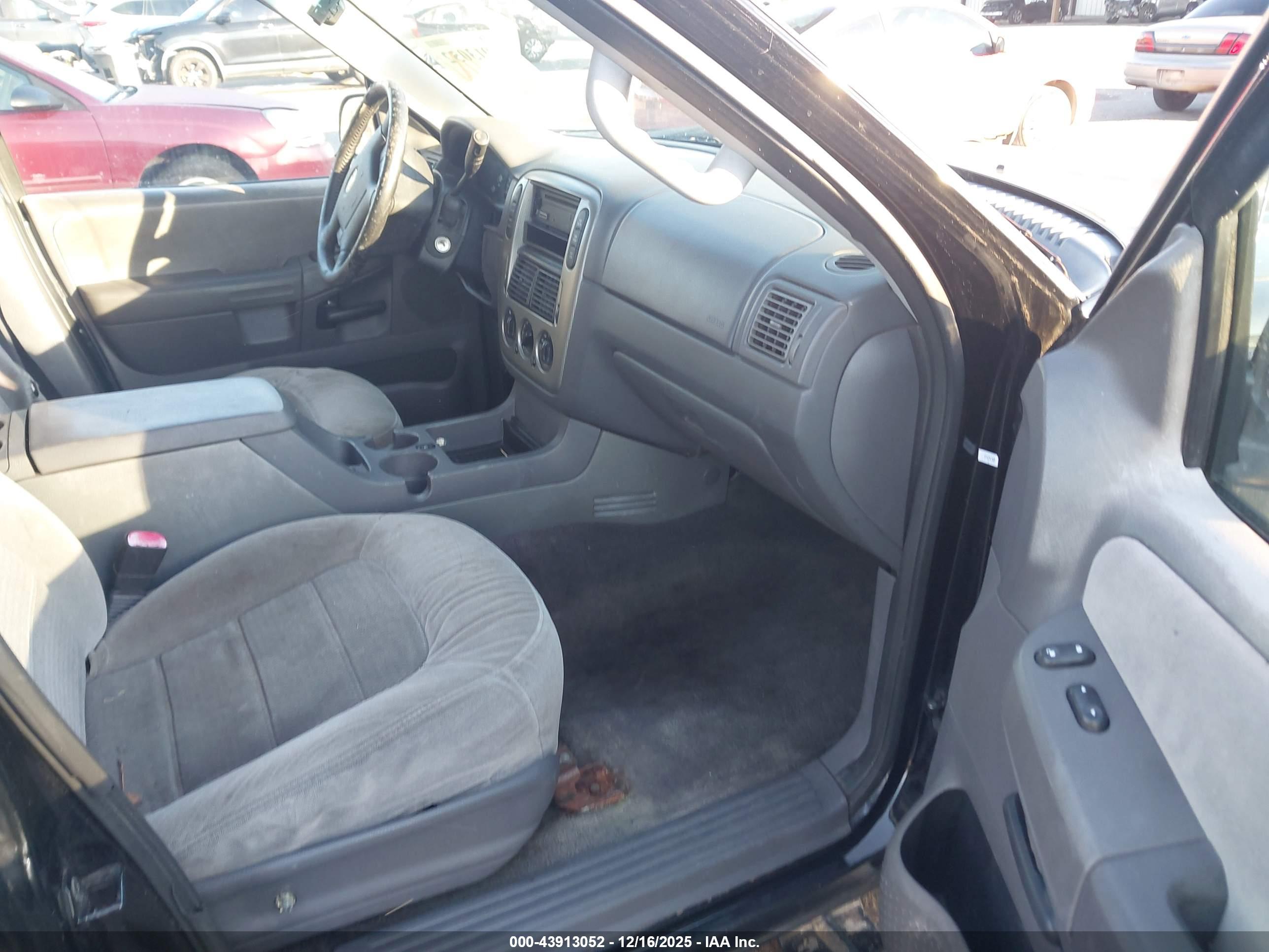 FORD EXPLORER image 5