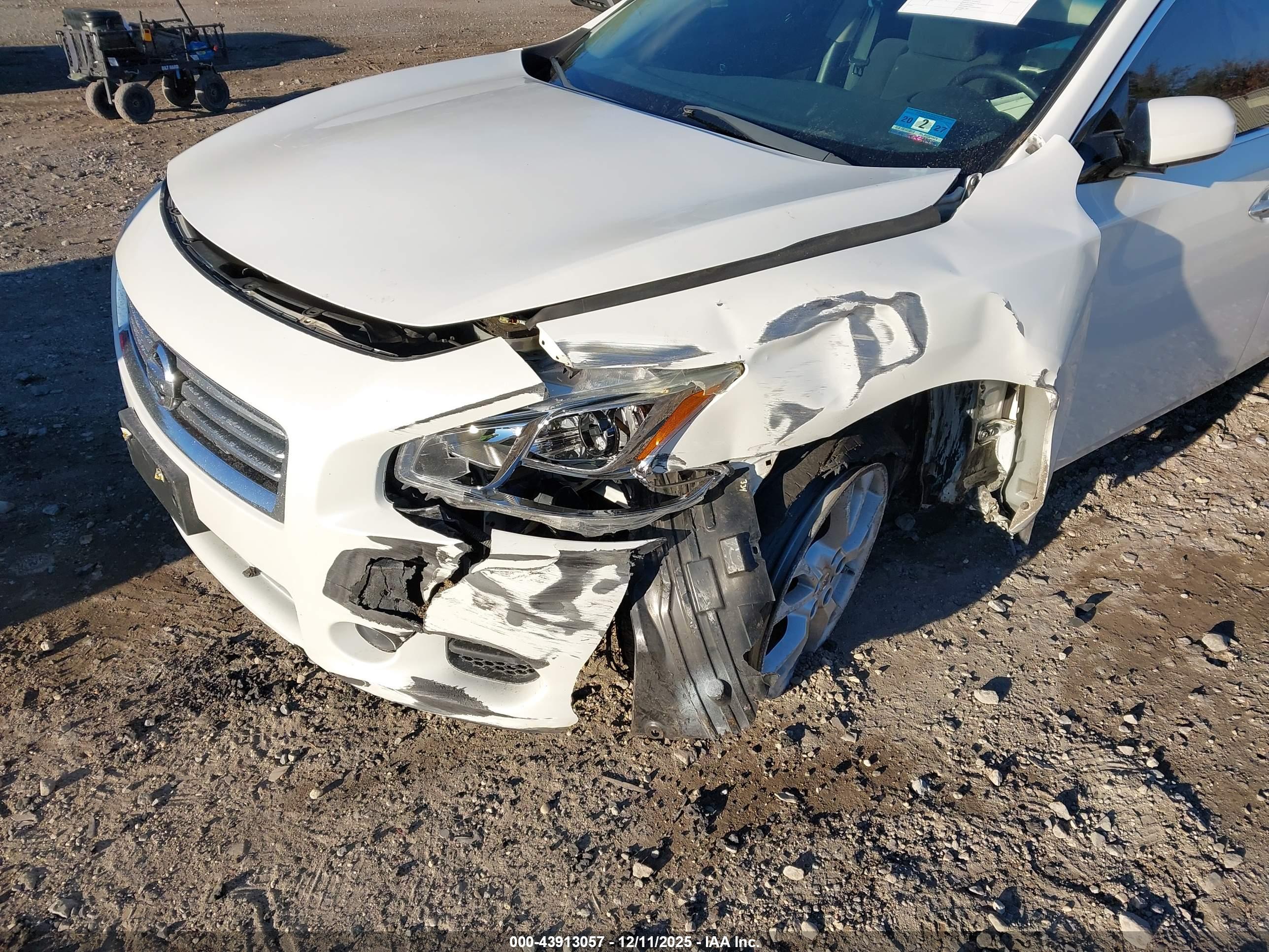 NISSAN MAXIMA image 6