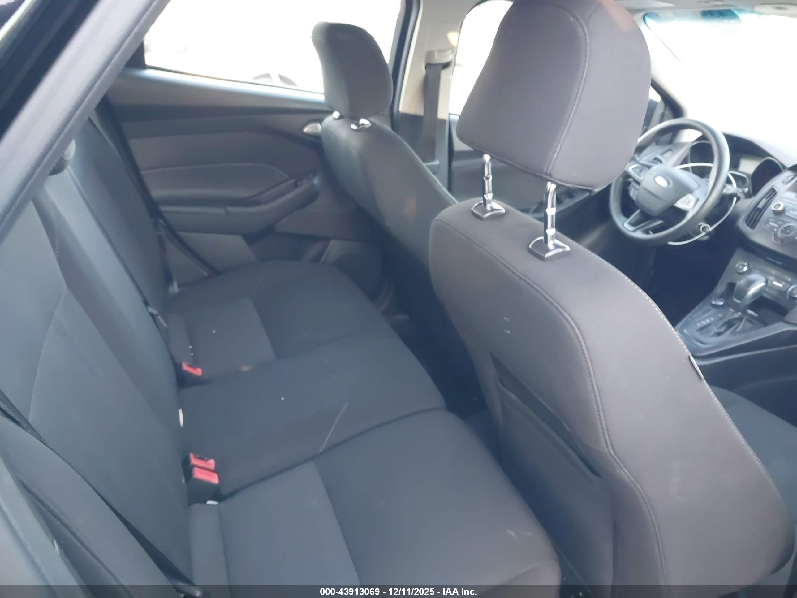 FORD FOCUS image 8