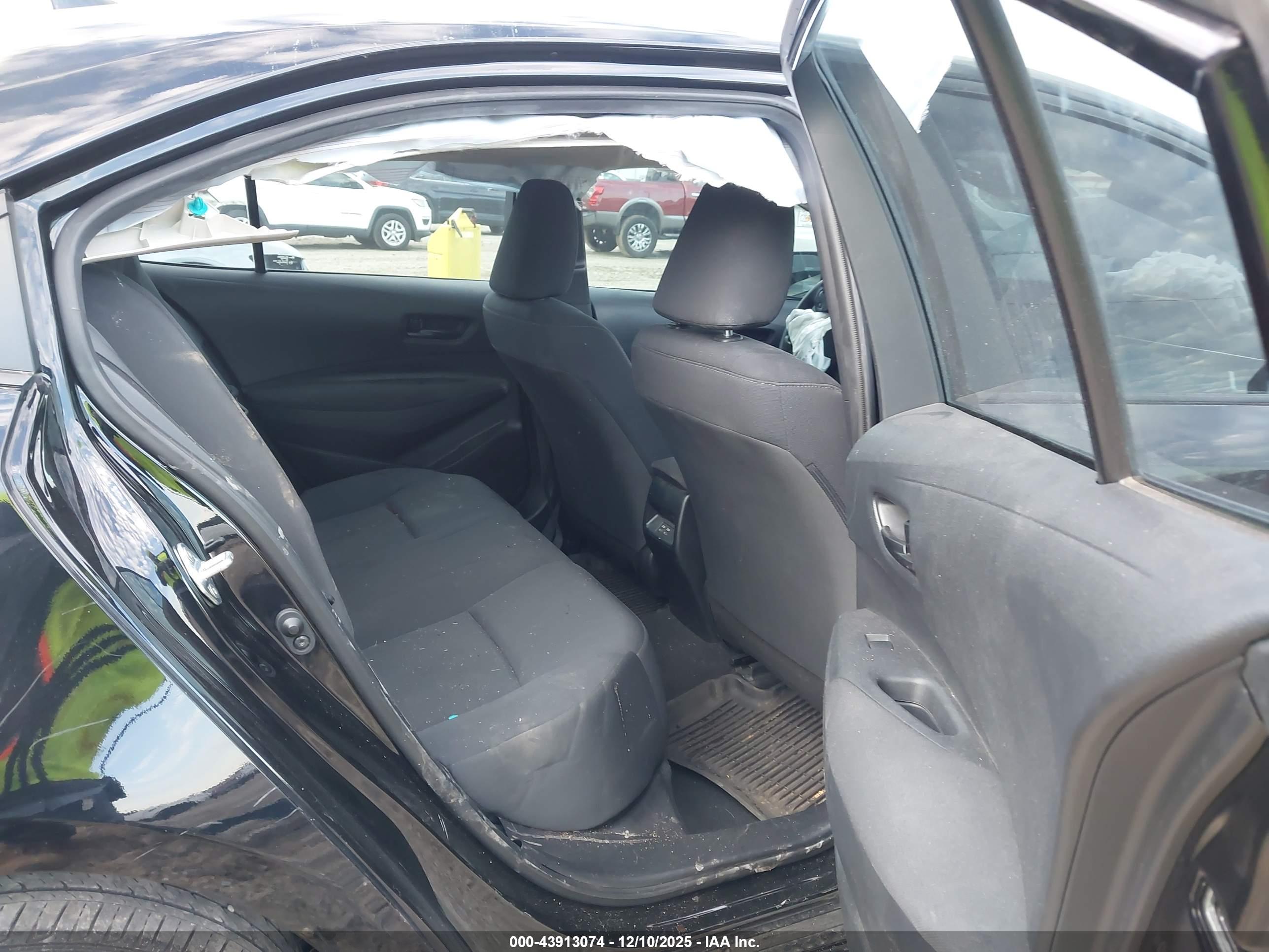 TOYOTA COROLLA image 8