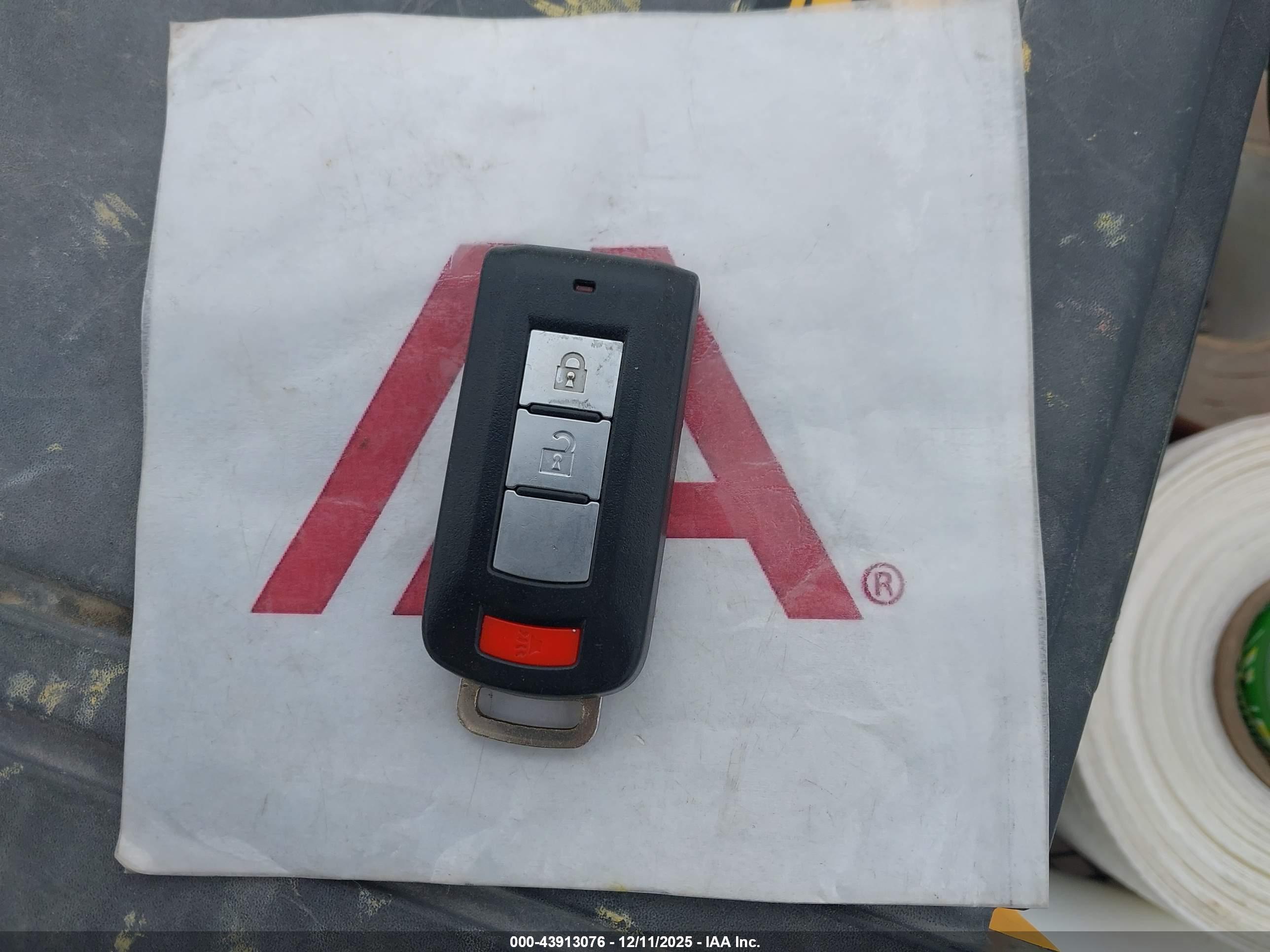MITSUBISHI OUTLANDER image 11