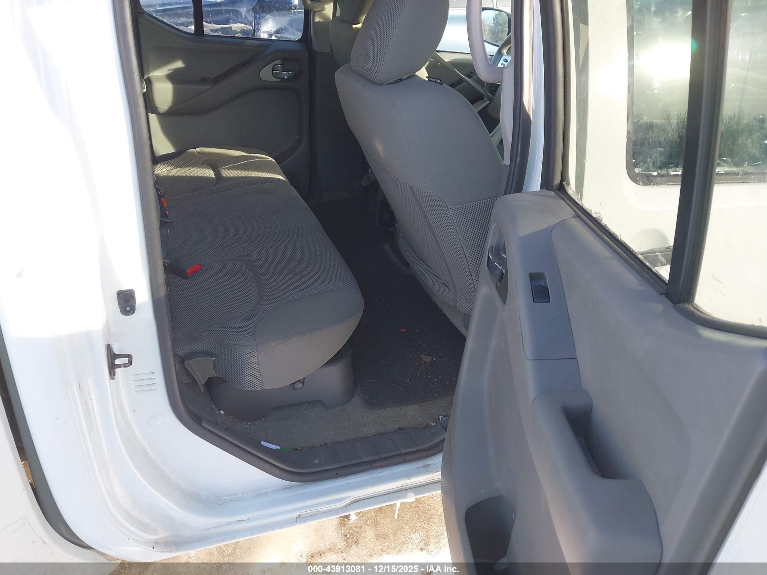 NISSAN FRONTIER image 8