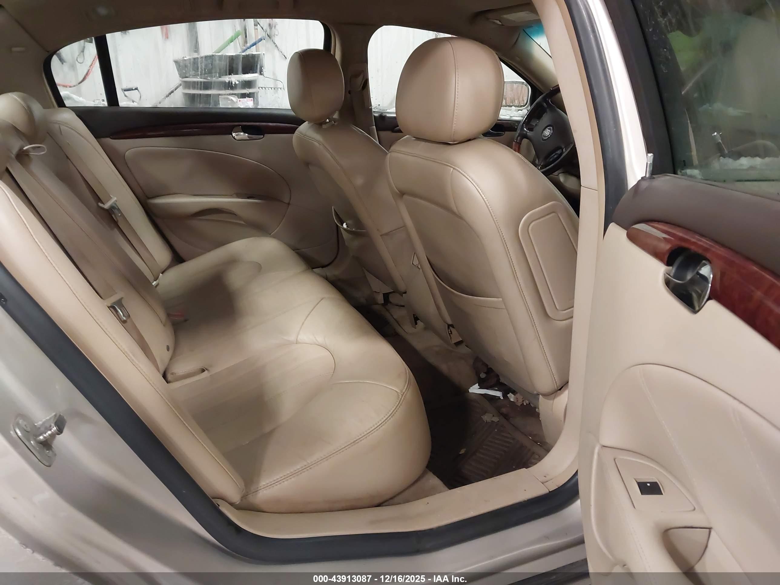 BUICK LUCERNE image 8