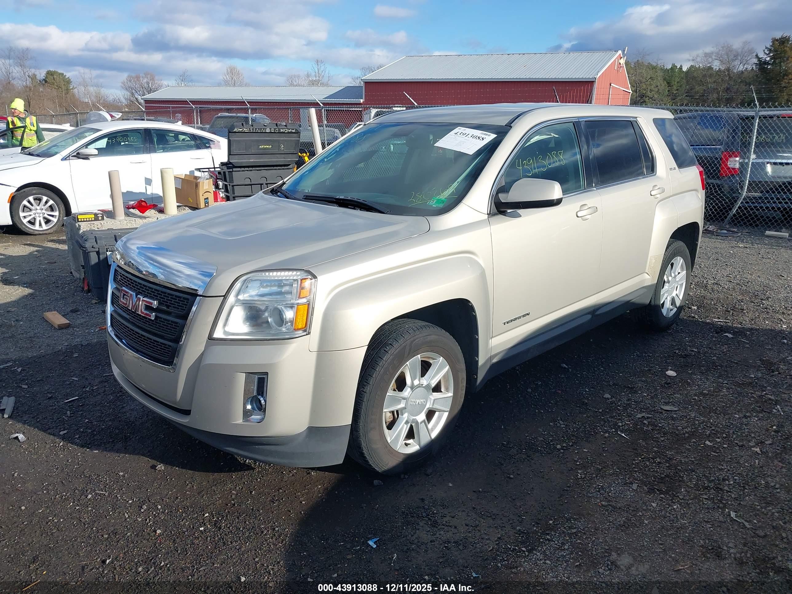 GMC TERRAIN image 2
