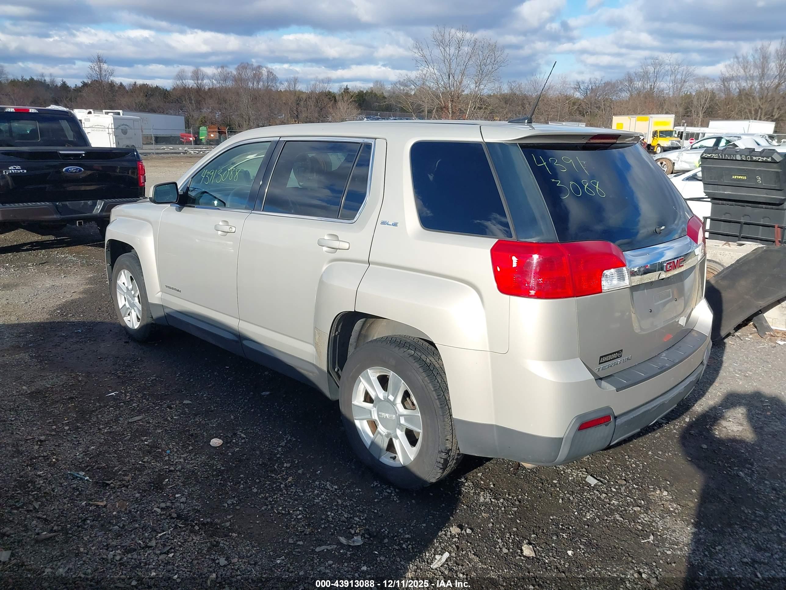 GMC TERRAIN image 3