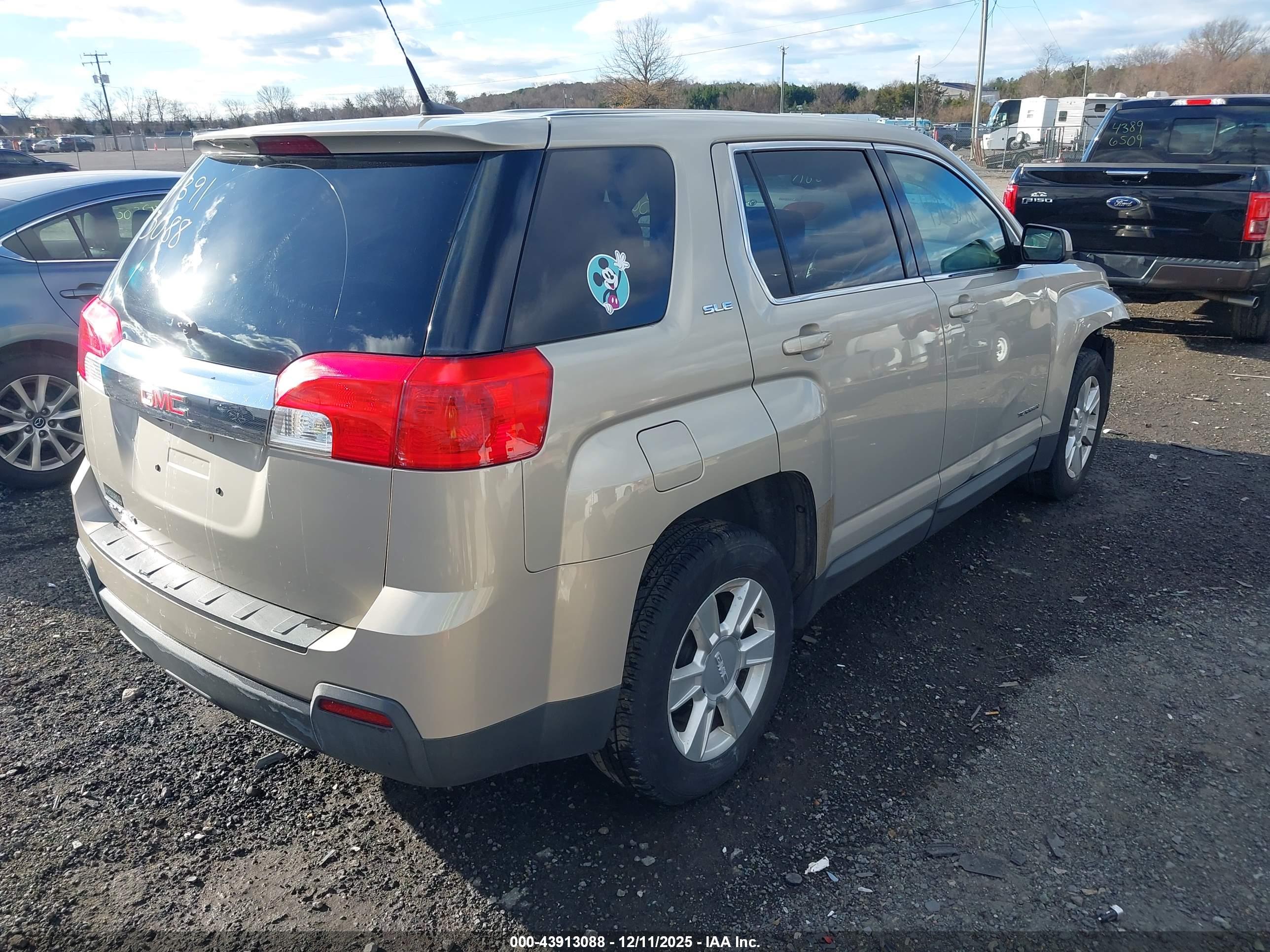 GMC TERRAIN image 4