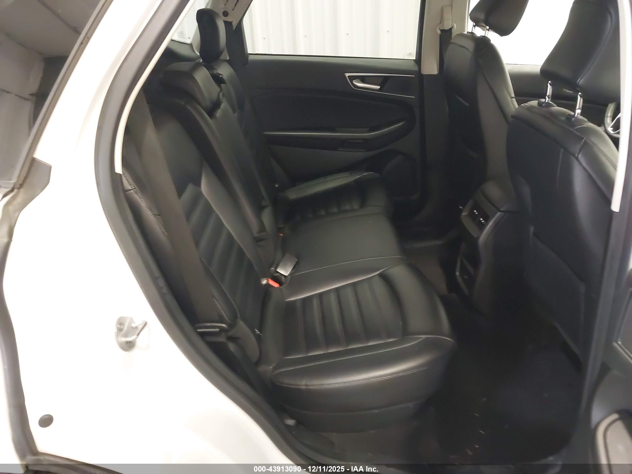FORD EDGE image 8