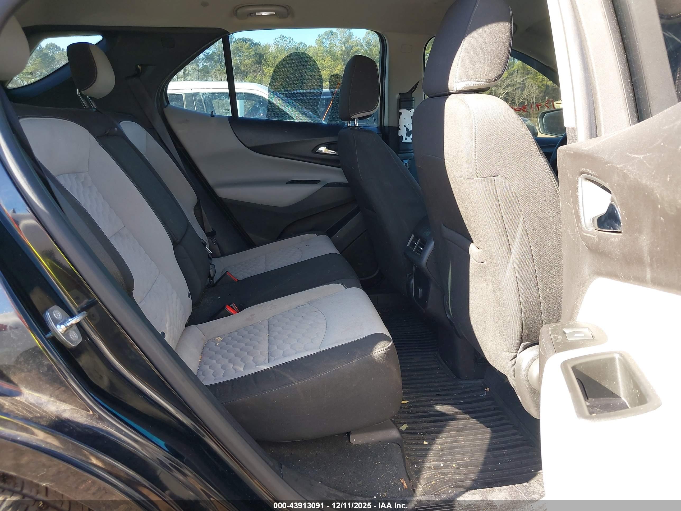 CHEVROLET EQUINOX image 8