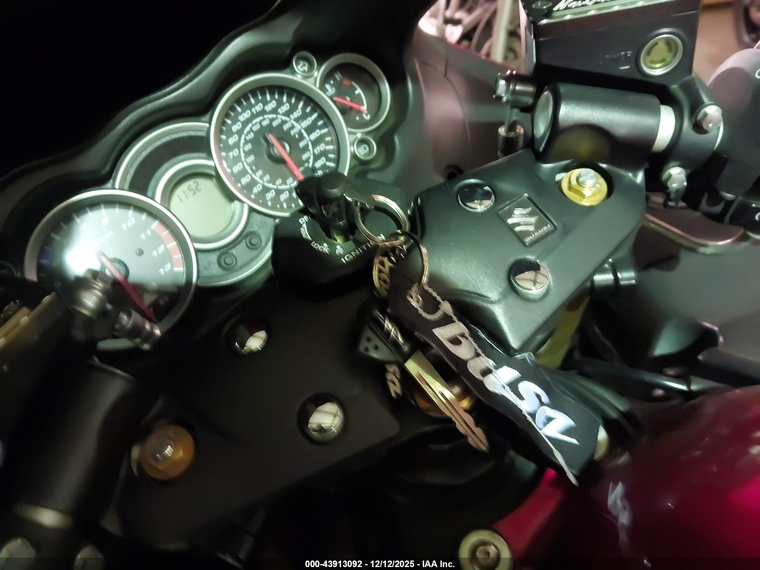 SUZUKI GSX1300 image 11