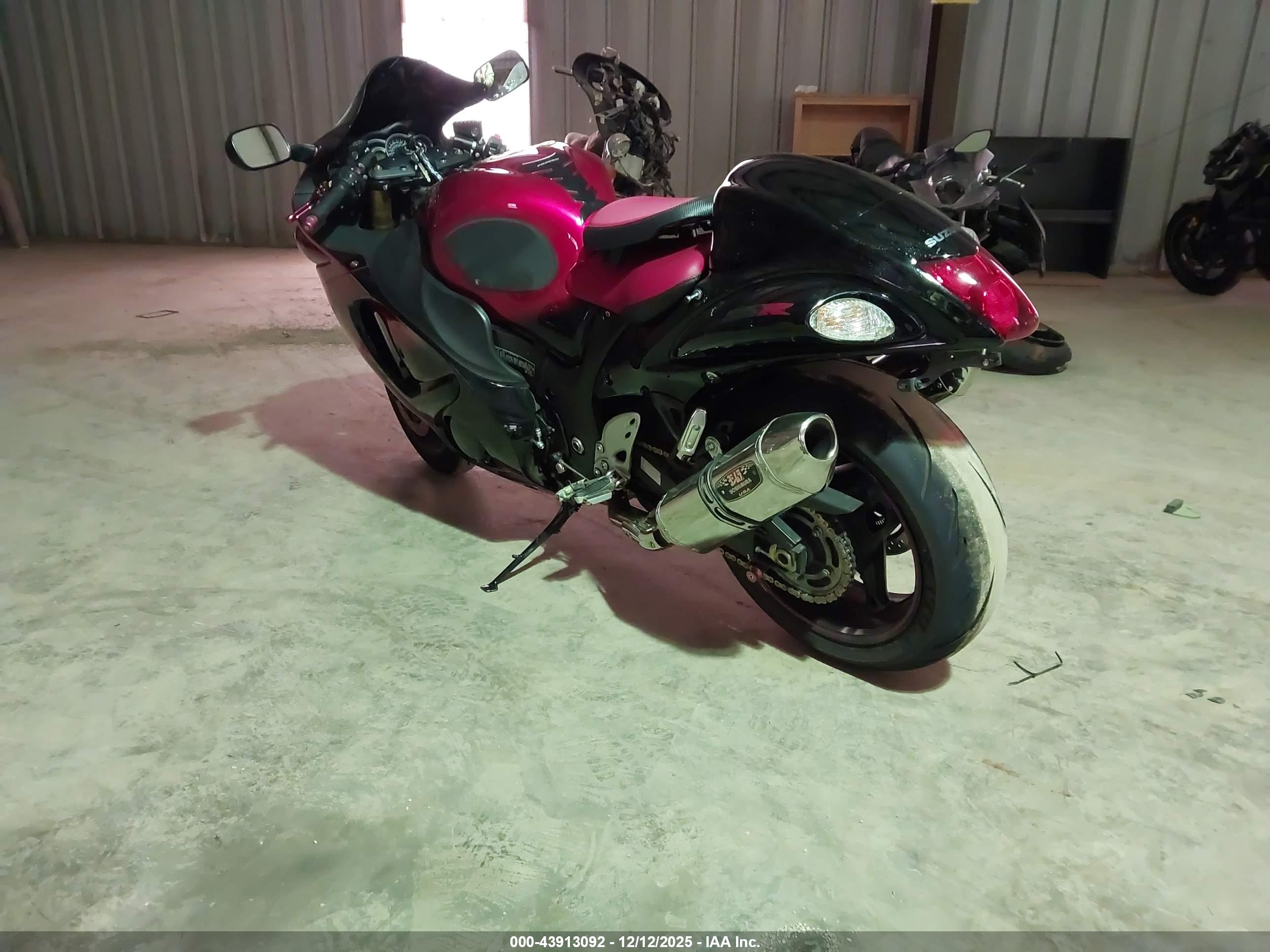 SUZUKI GSX1300 image 3