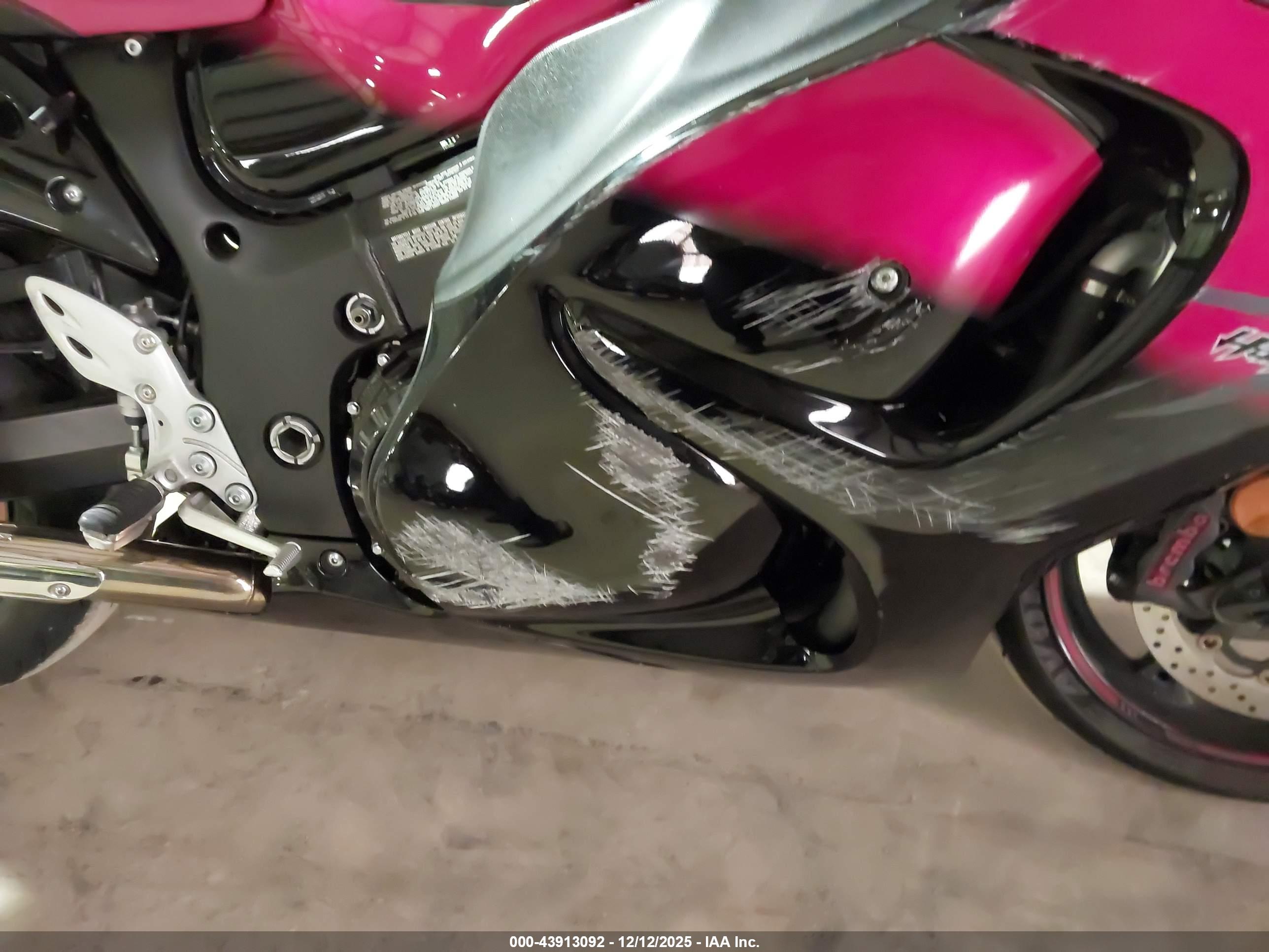 SUZUKI GSX1300 image 8
