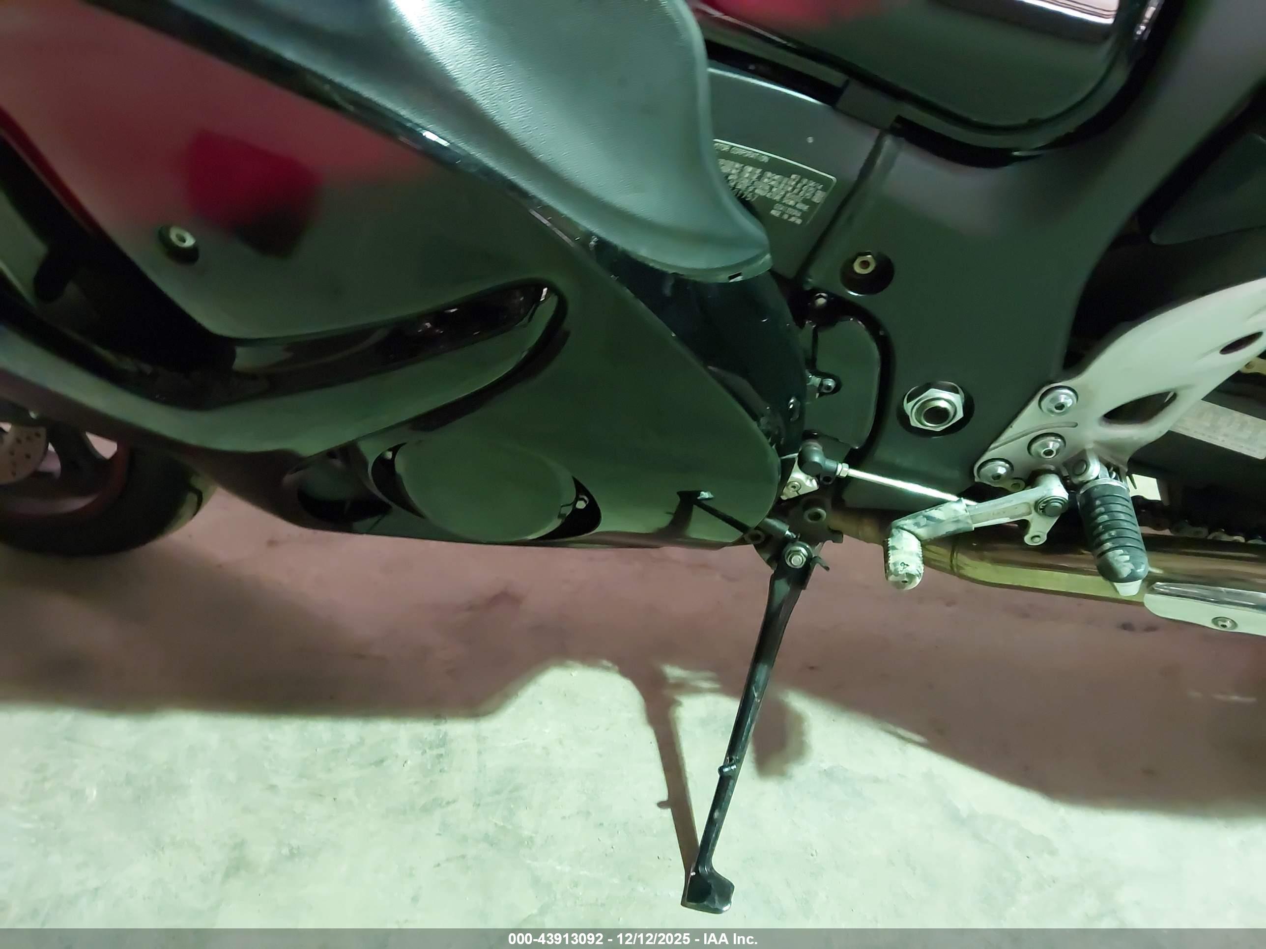SUZUKI GSX1300 image 9