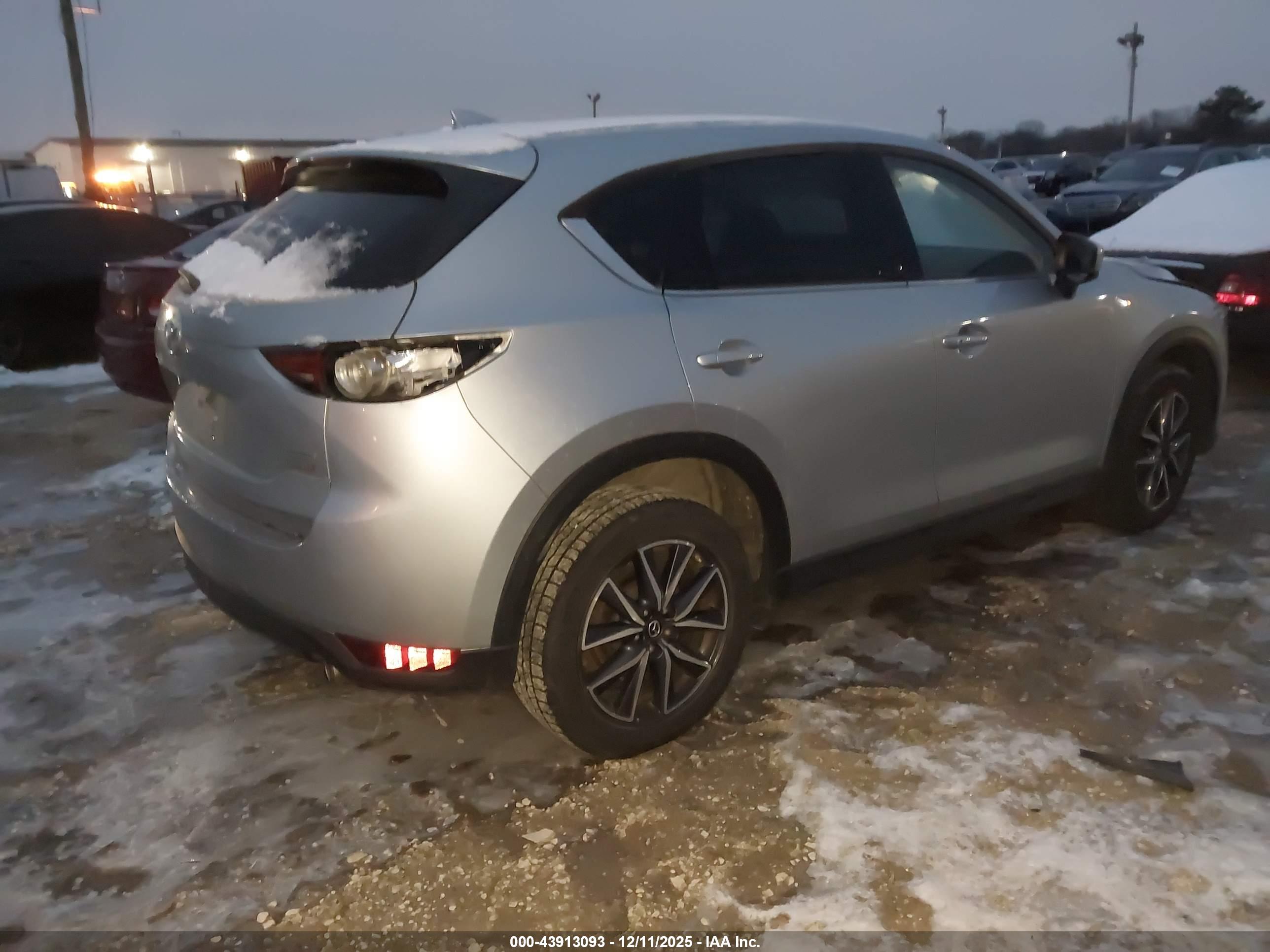 MAZDA CX-5 image 4