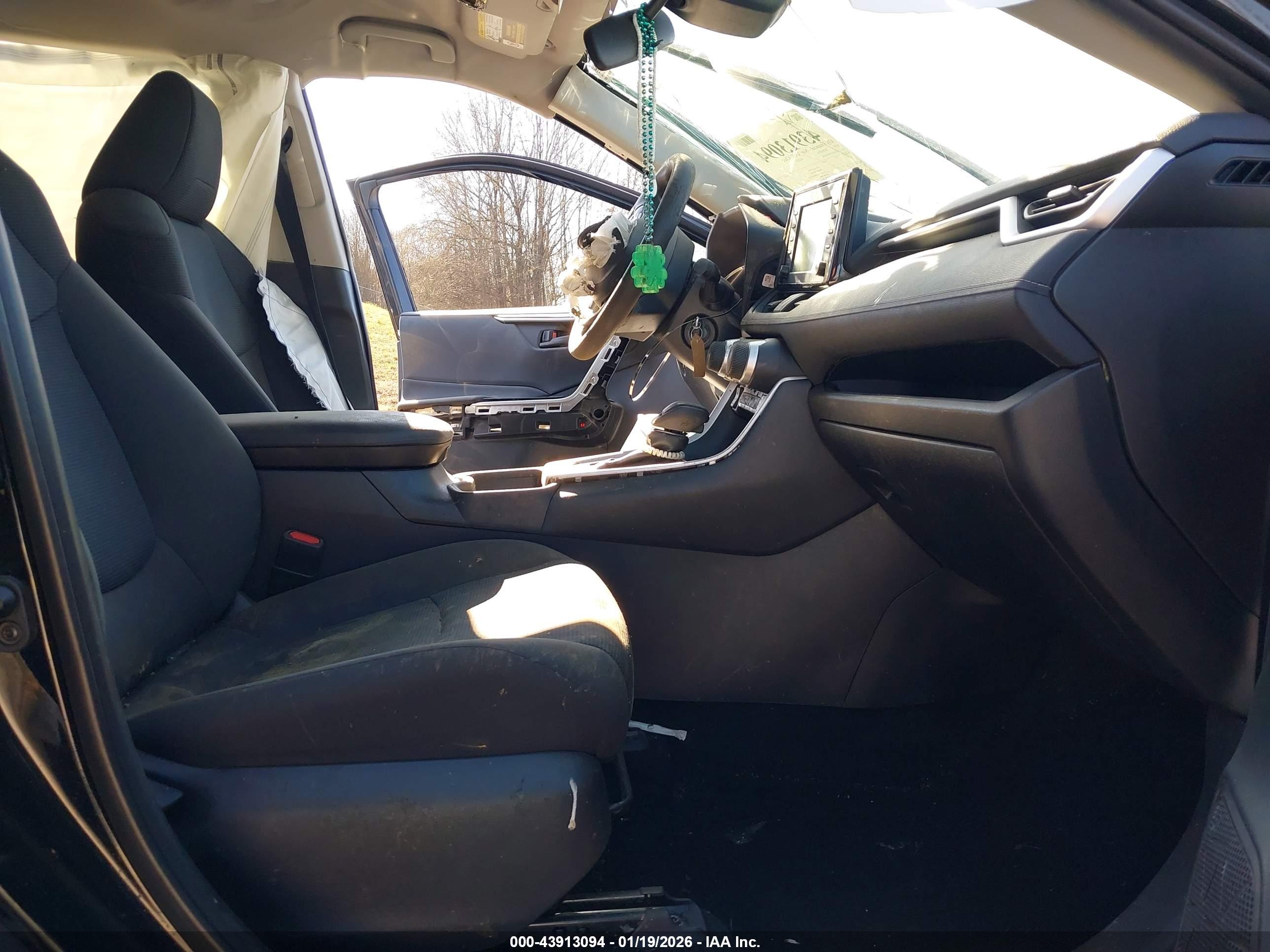 TOYOTA RAV4 image 5