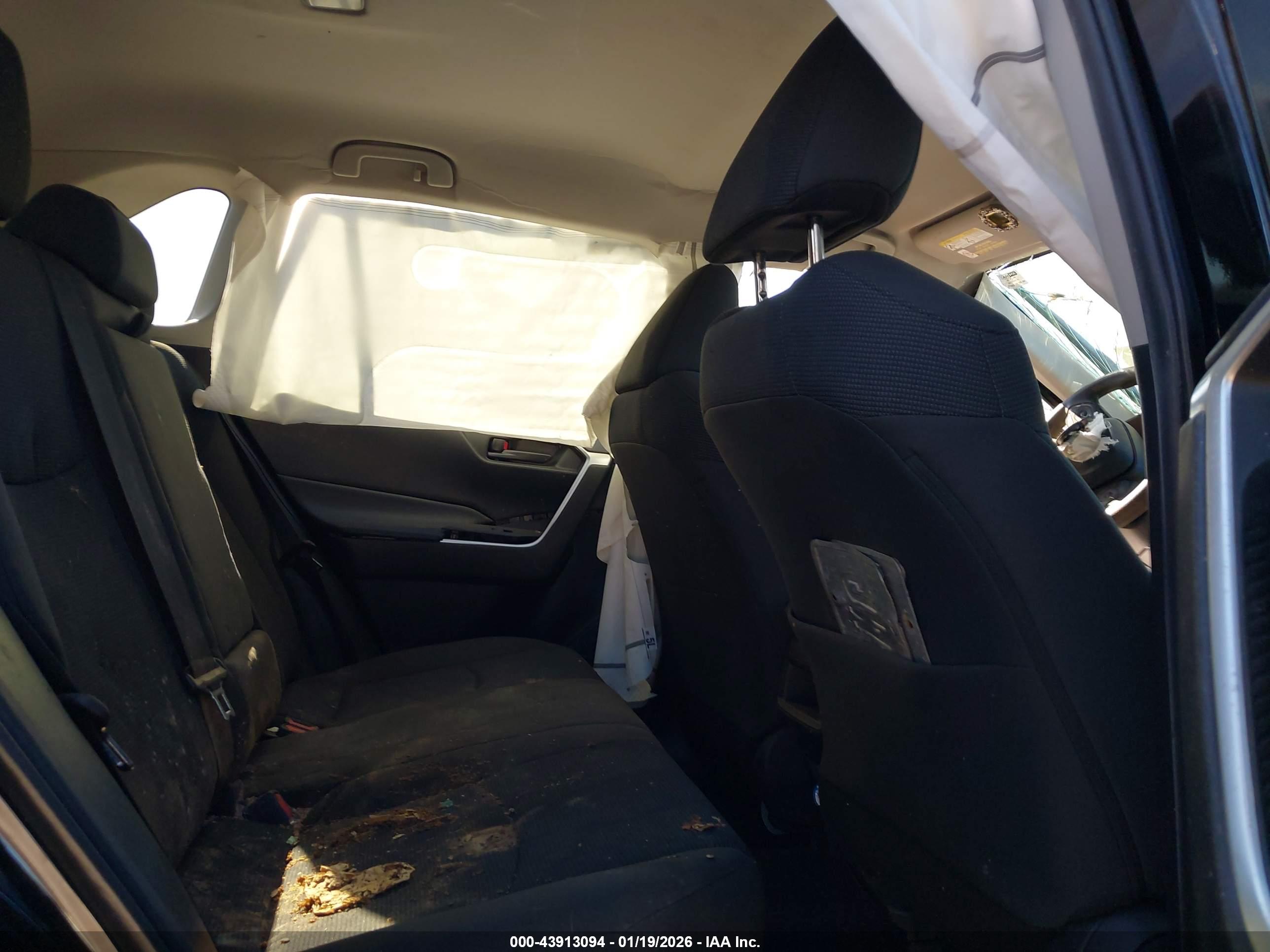 TOYOTA RAV4 image 8