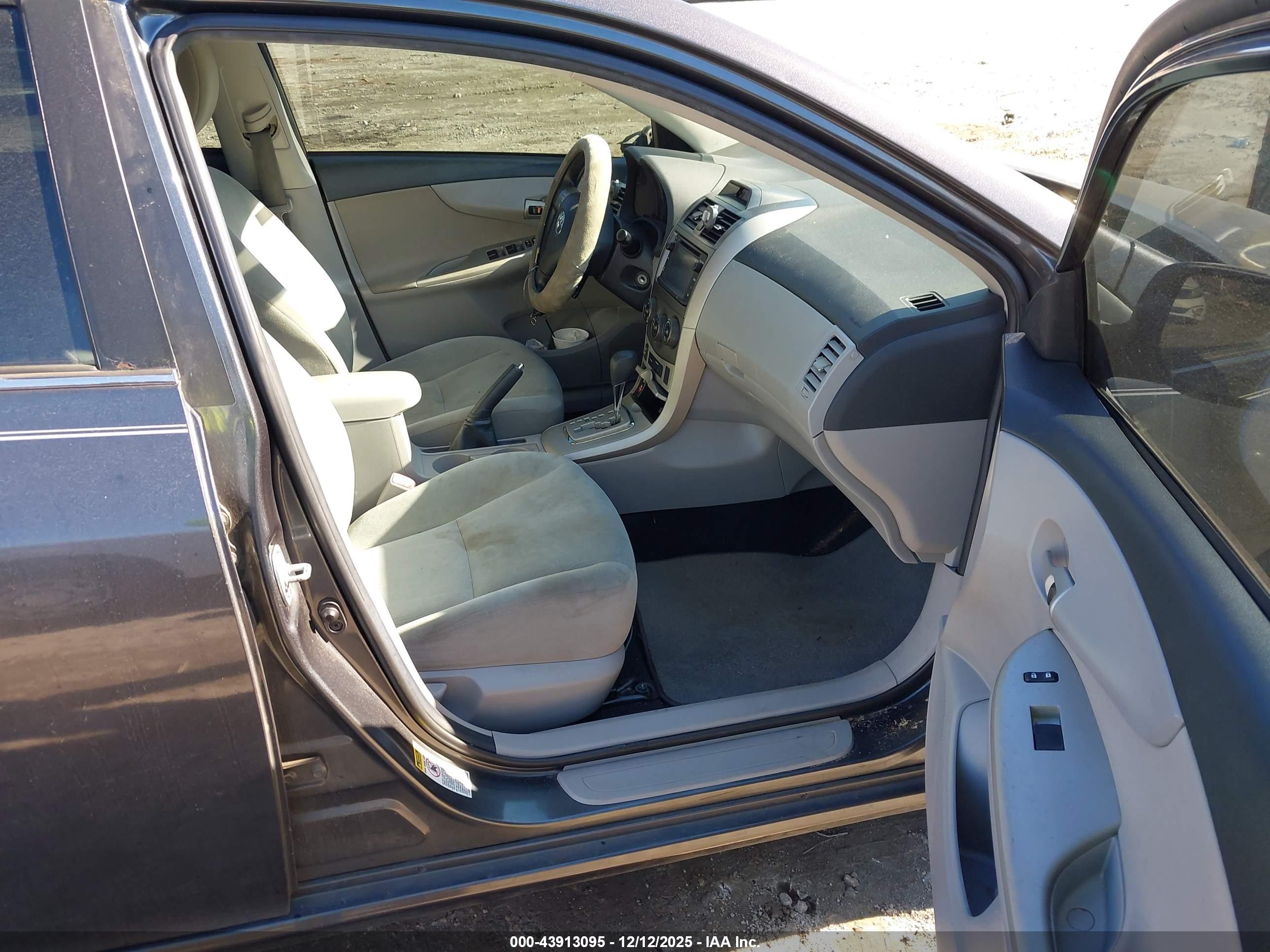 TOYOTA COROLLA image 5