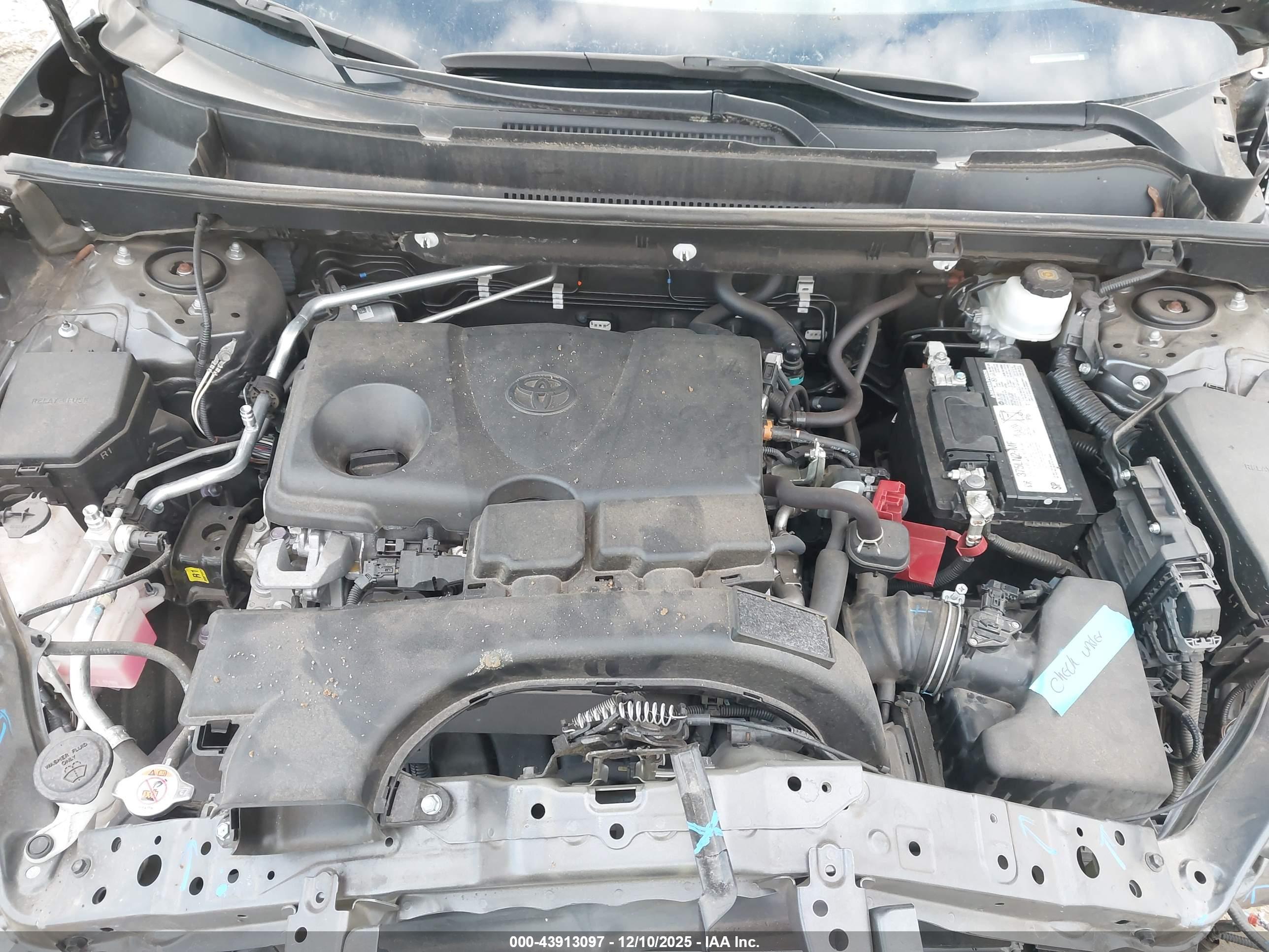 TOYOTA RAV4 image 10