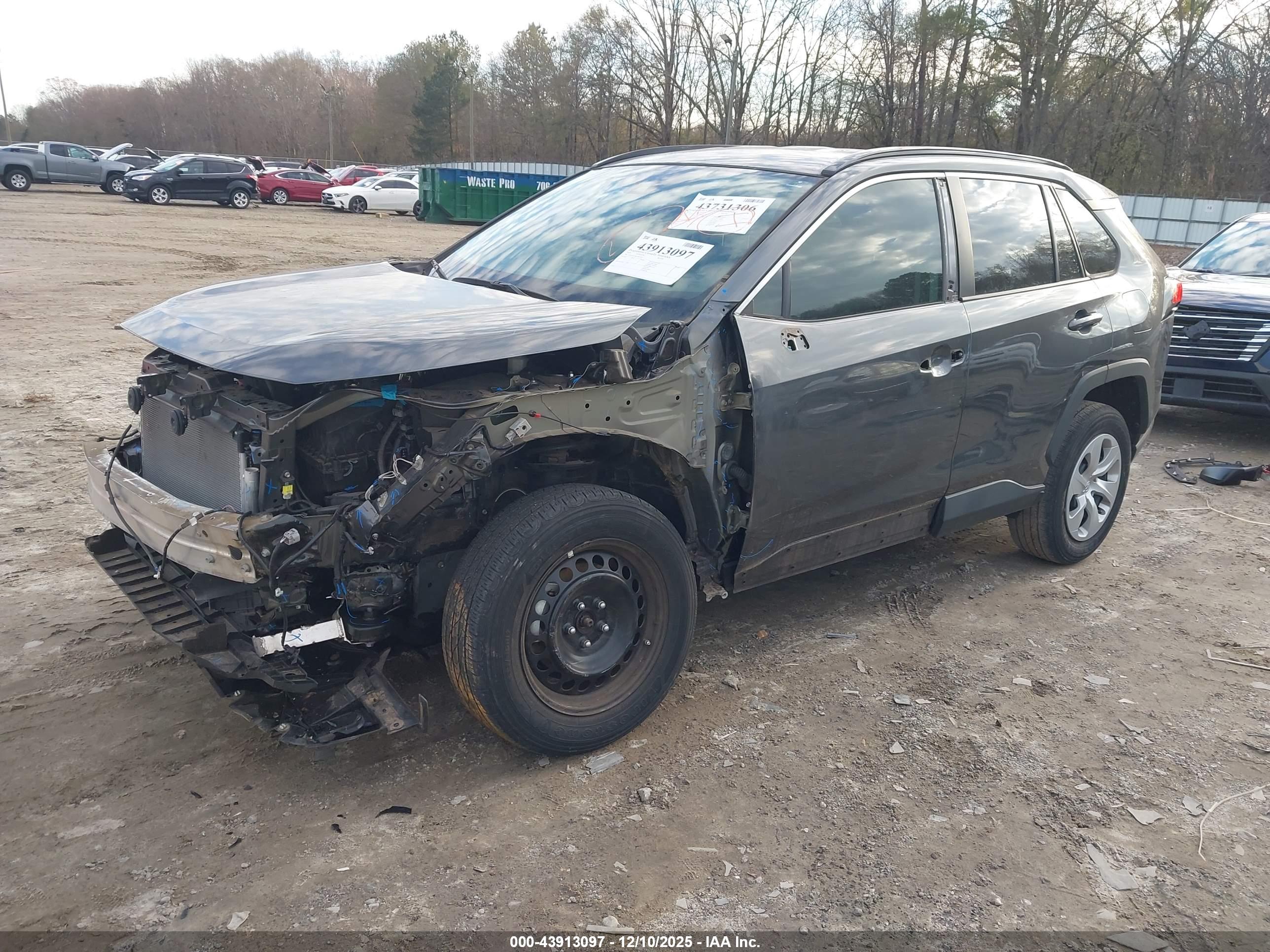 TOYOTA RAV4 image 2