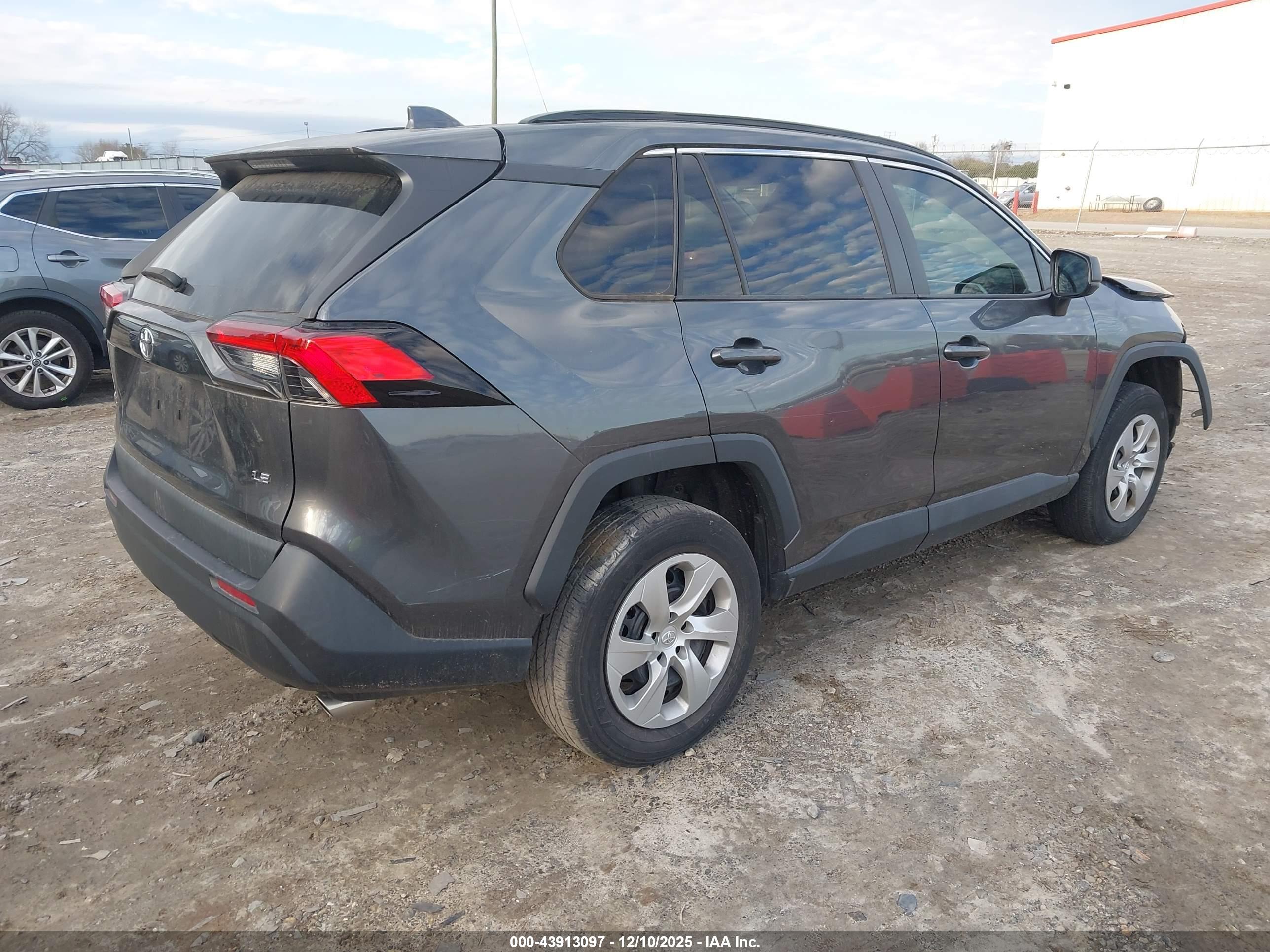 TOYOTA RAV4 image 4
