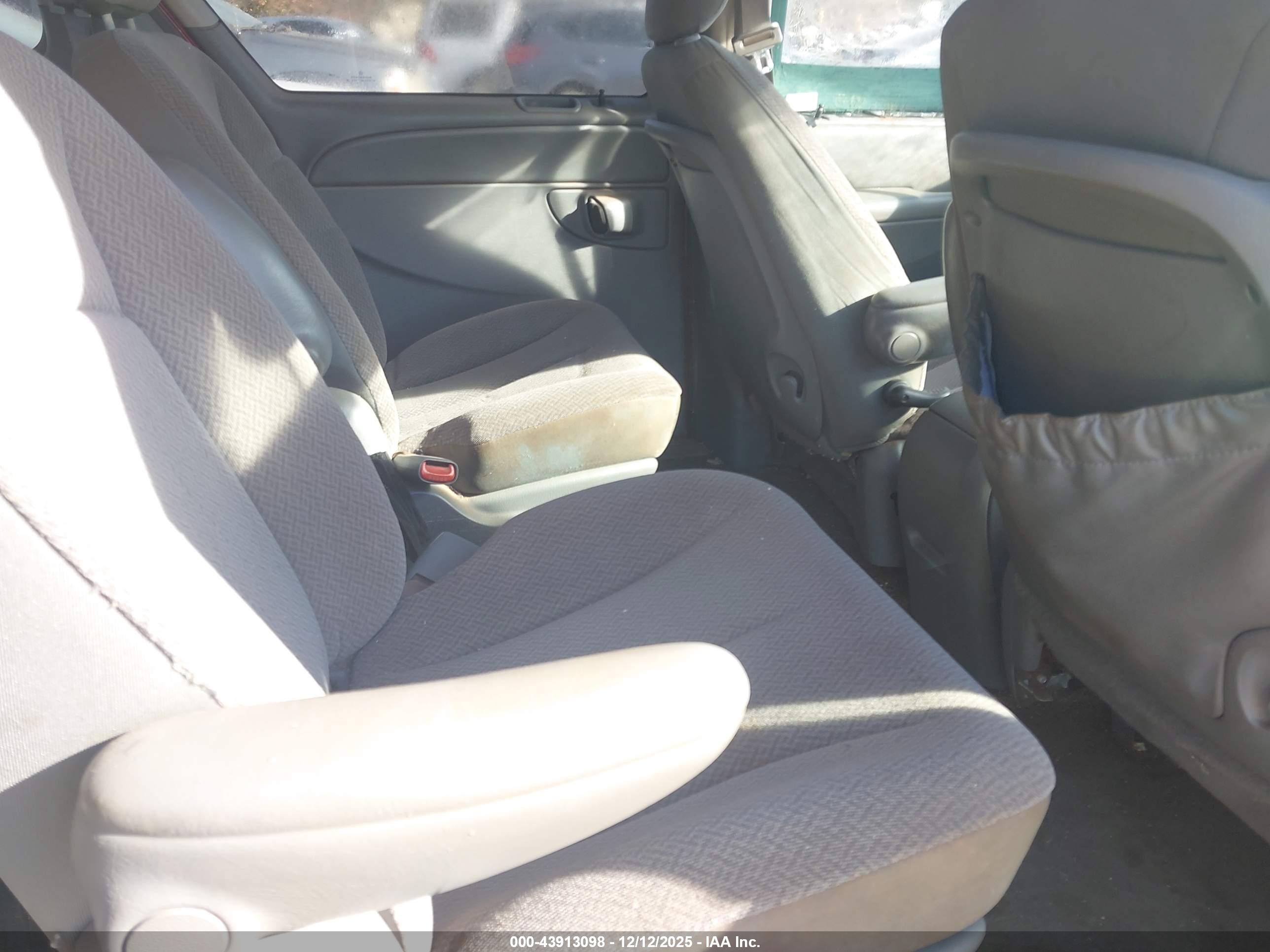 DODGE CARAVAN image 8