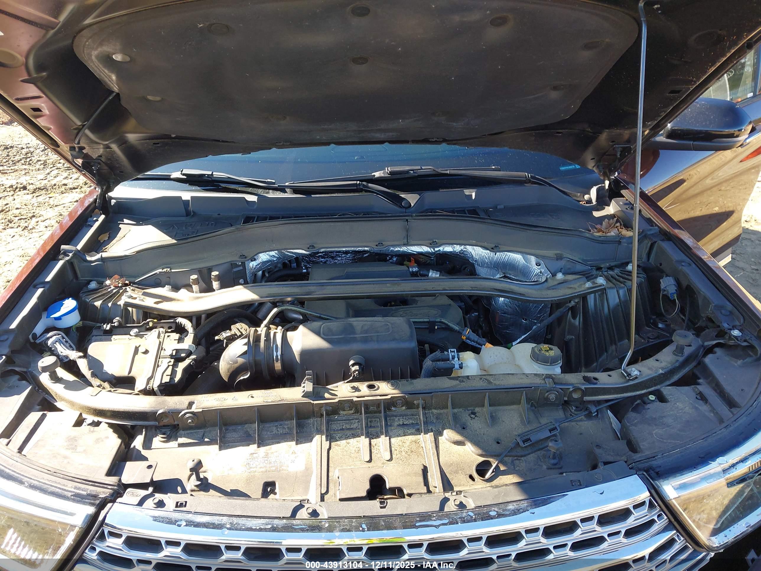 FORD EXPLORER image 10