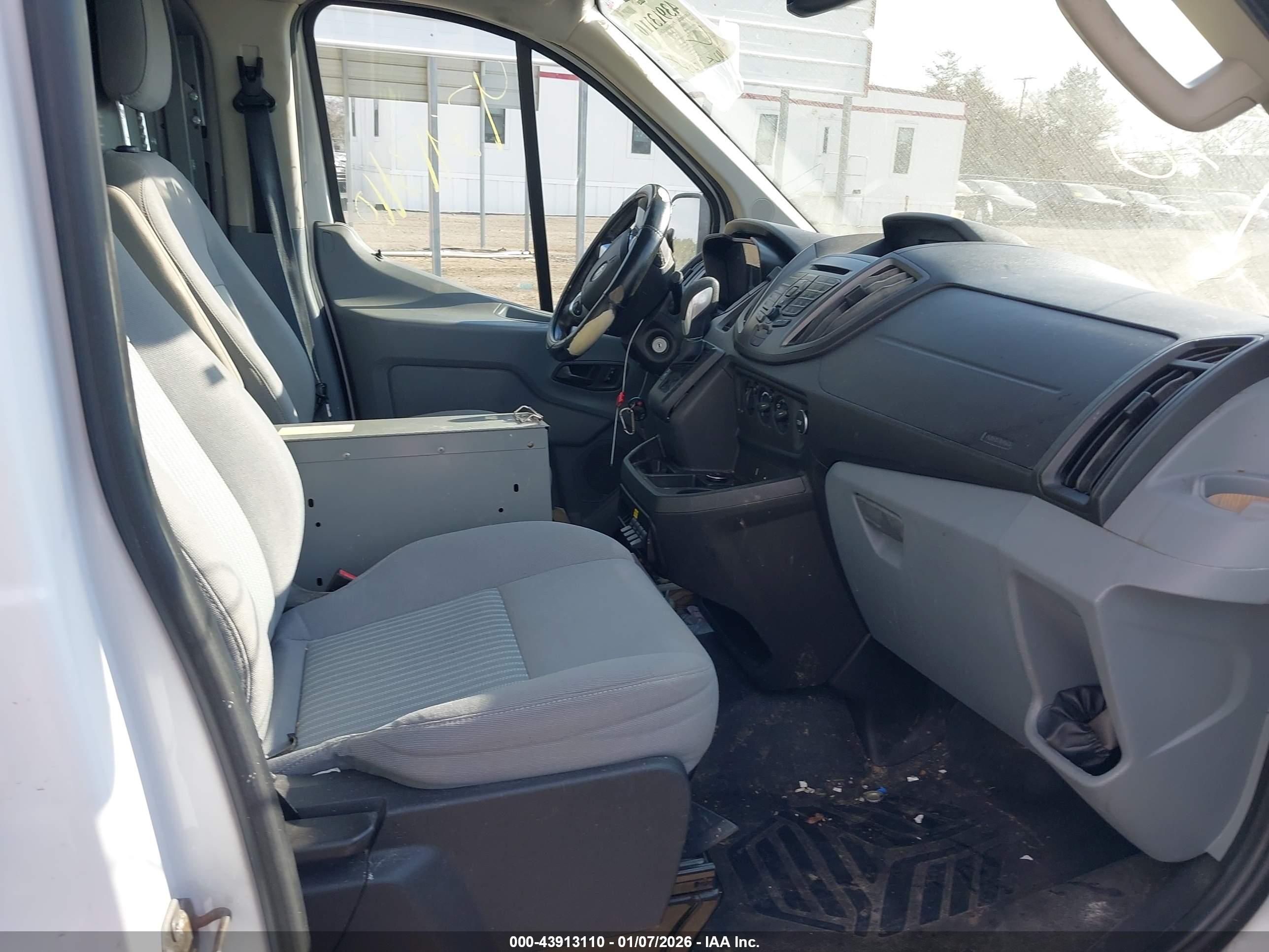 FORD TRANSIT-150 image 5