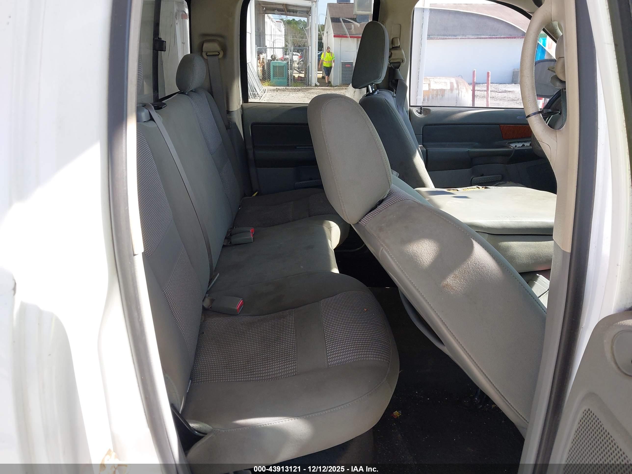 DODGE RAM image 8