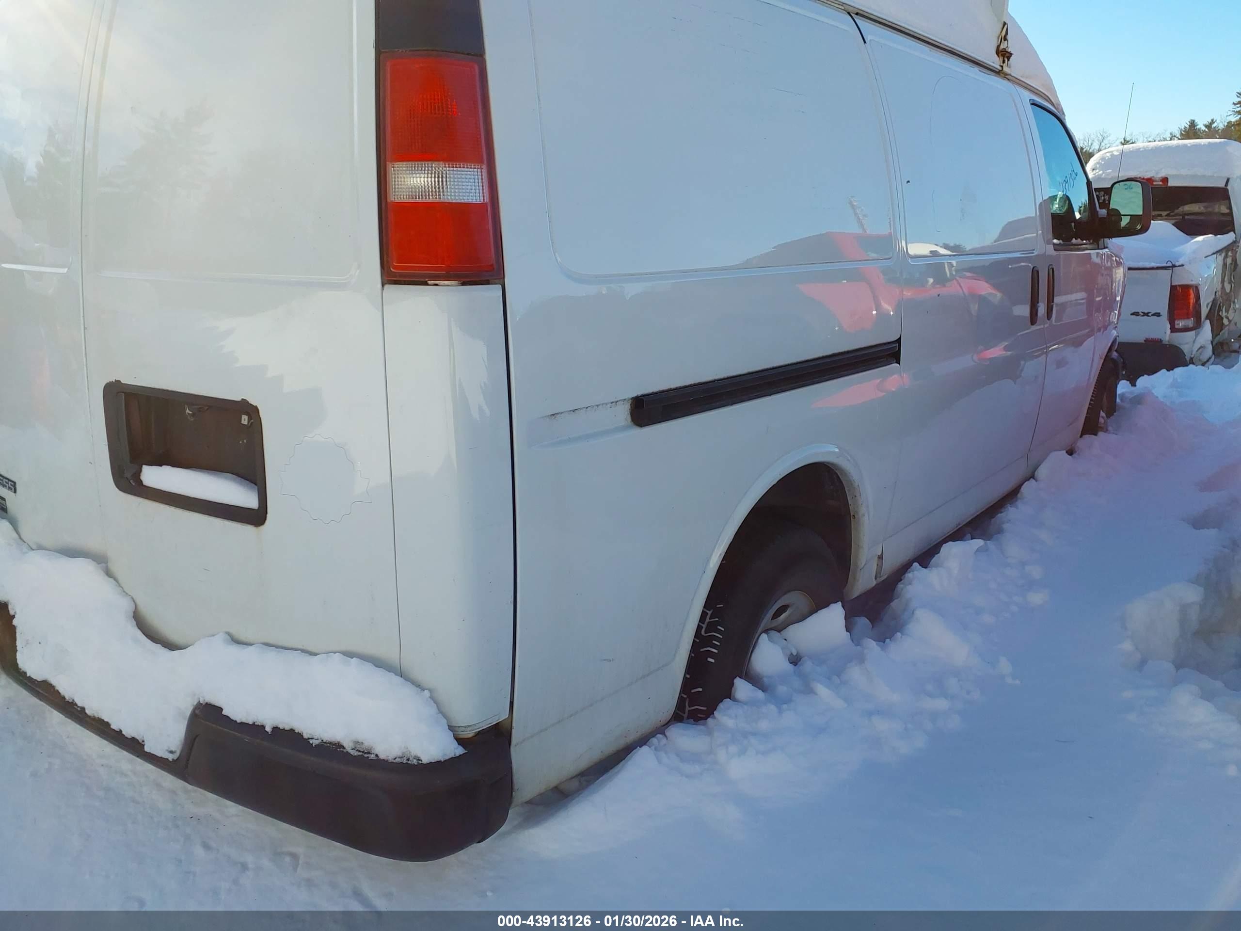 CHEVROLET EXPRESS image 4