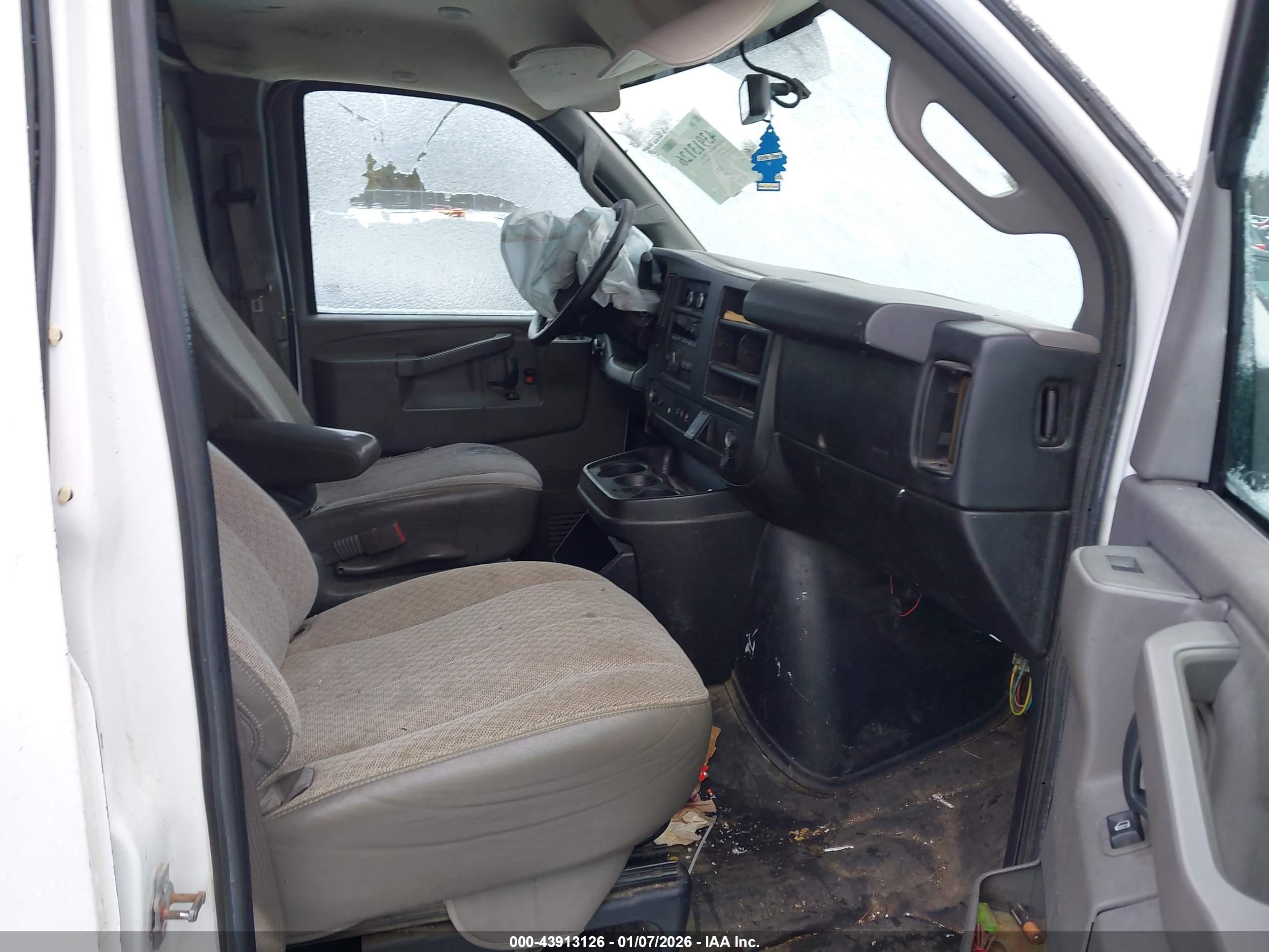 CHEVROLET EXPRESS image 5