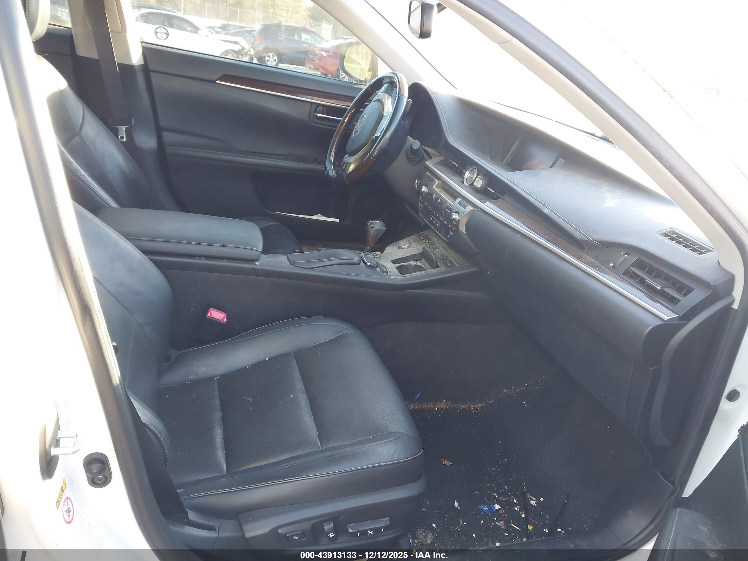 LEXUS ES image 5