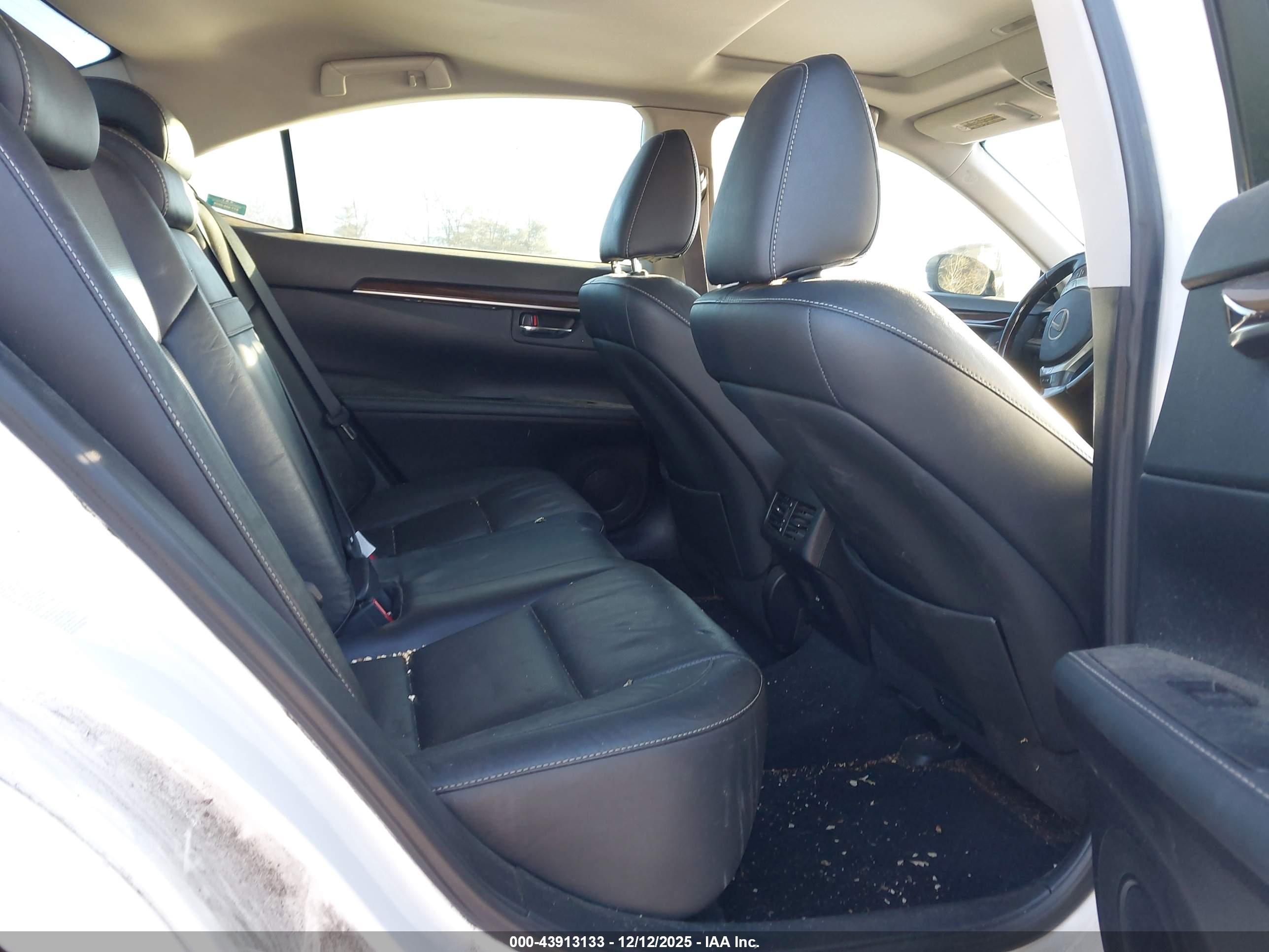 LEXUS ES image 8
