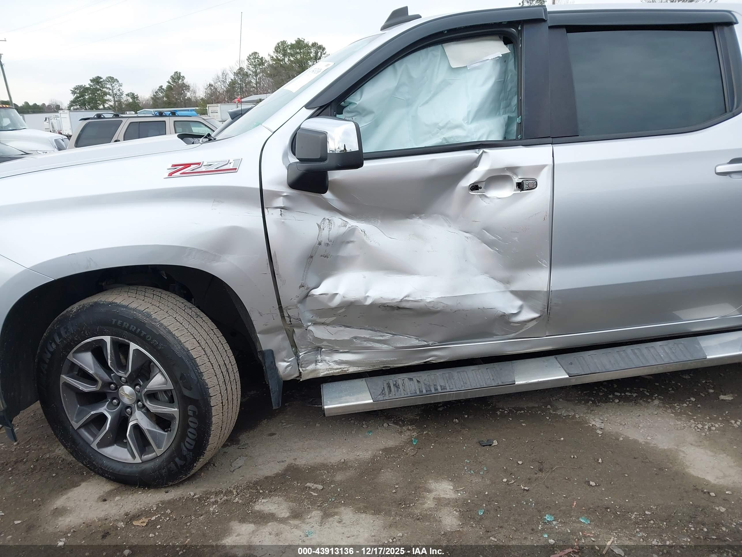CHEVROLET SILVERADO image 6