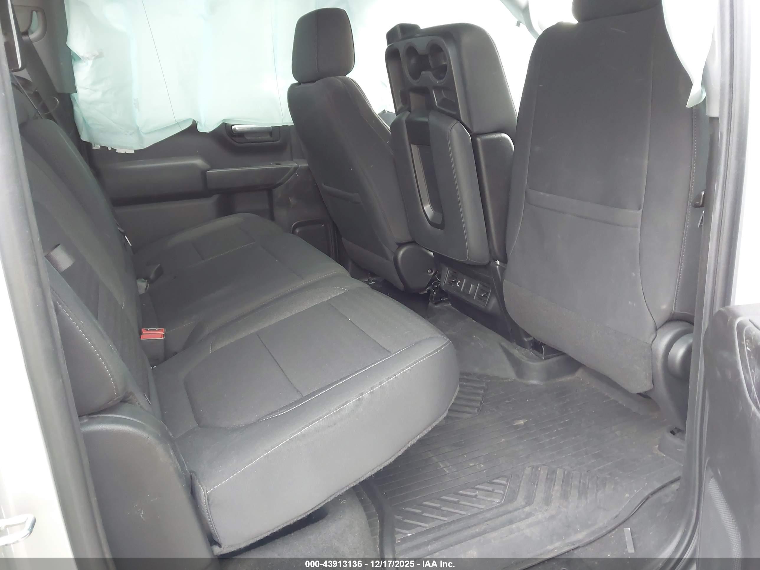 CHEVROLET SILVERADO image 8