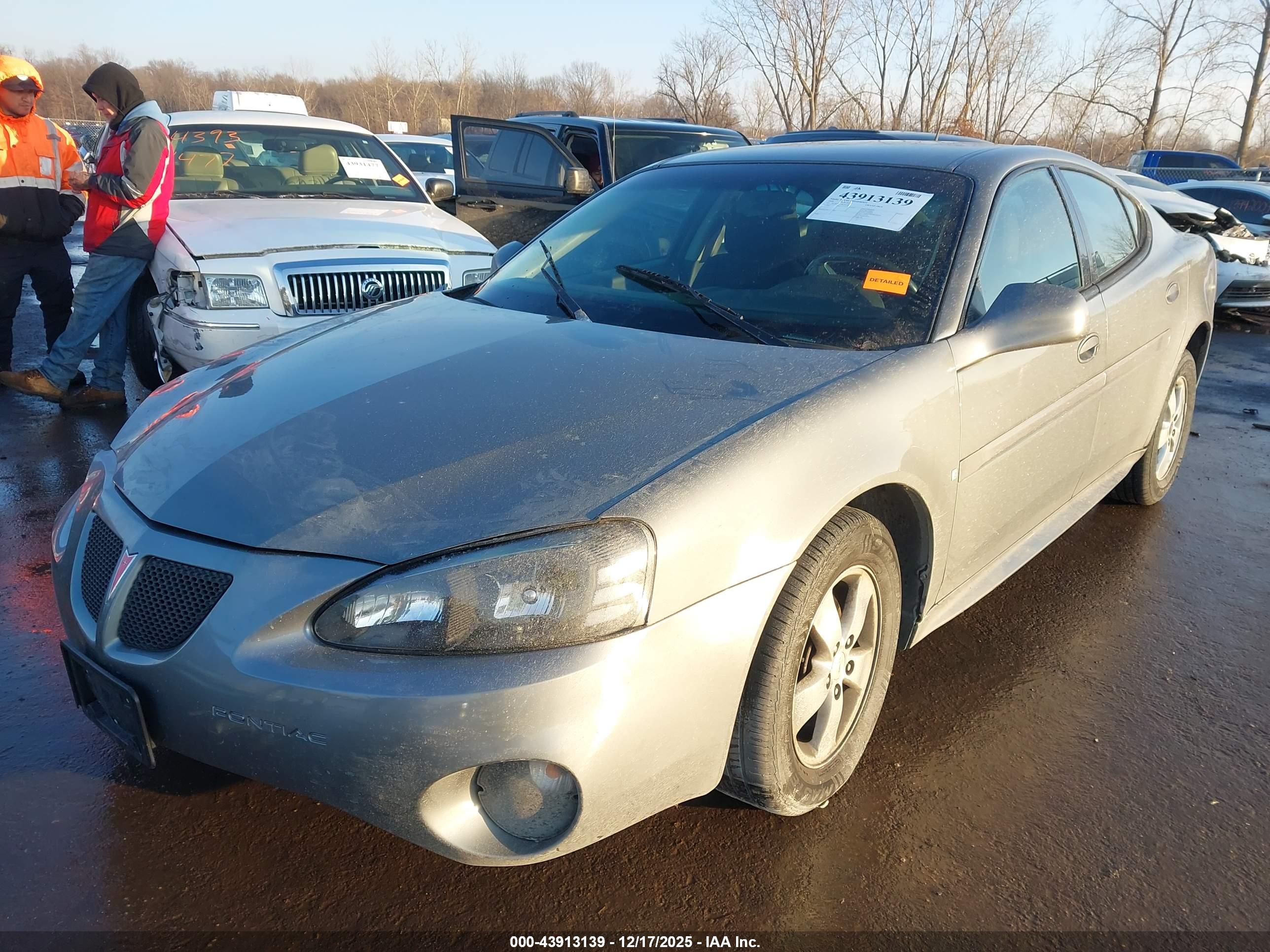 PONTIAC GRAND image 2