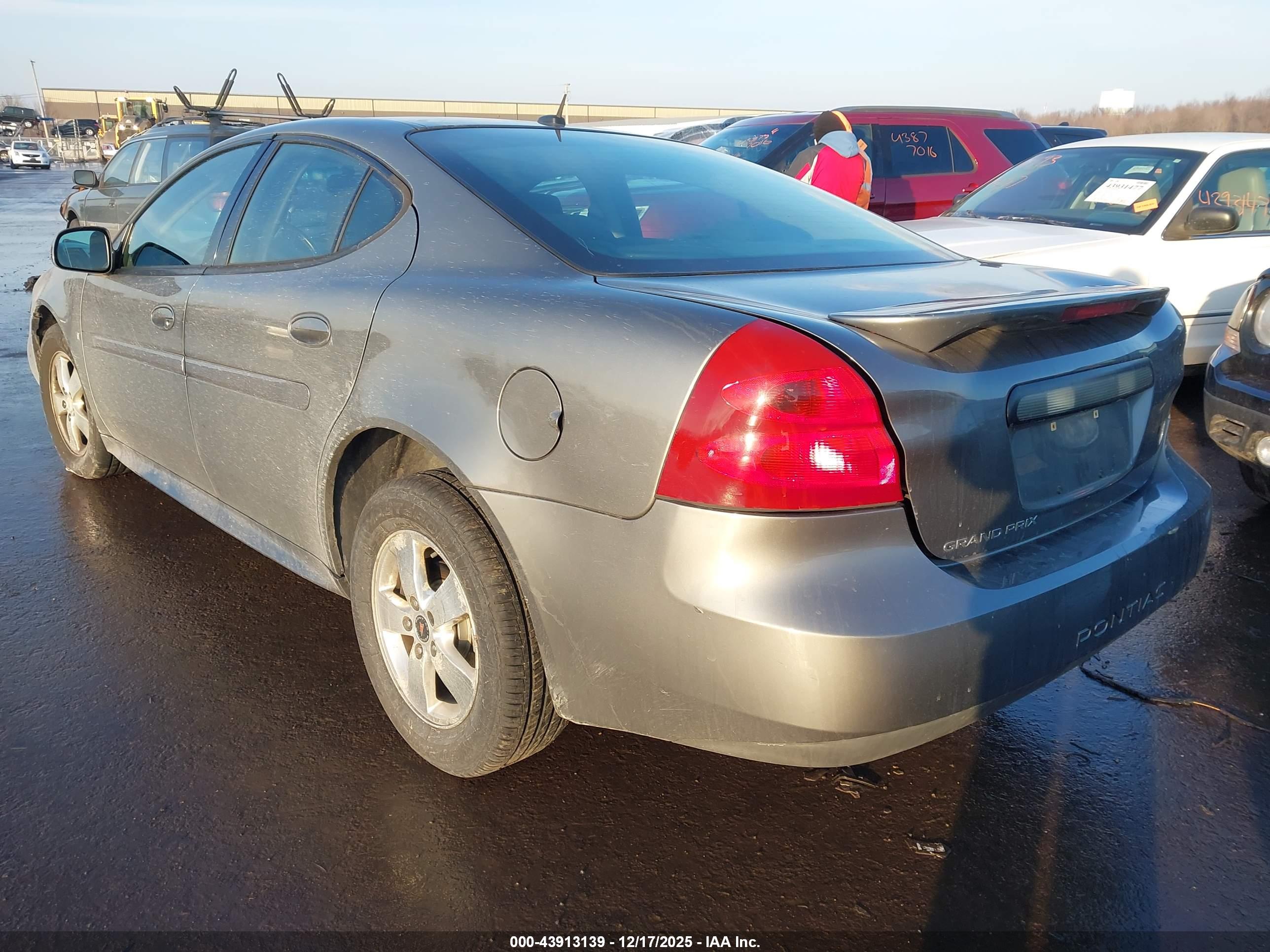 PONTIAC GRAND image 3