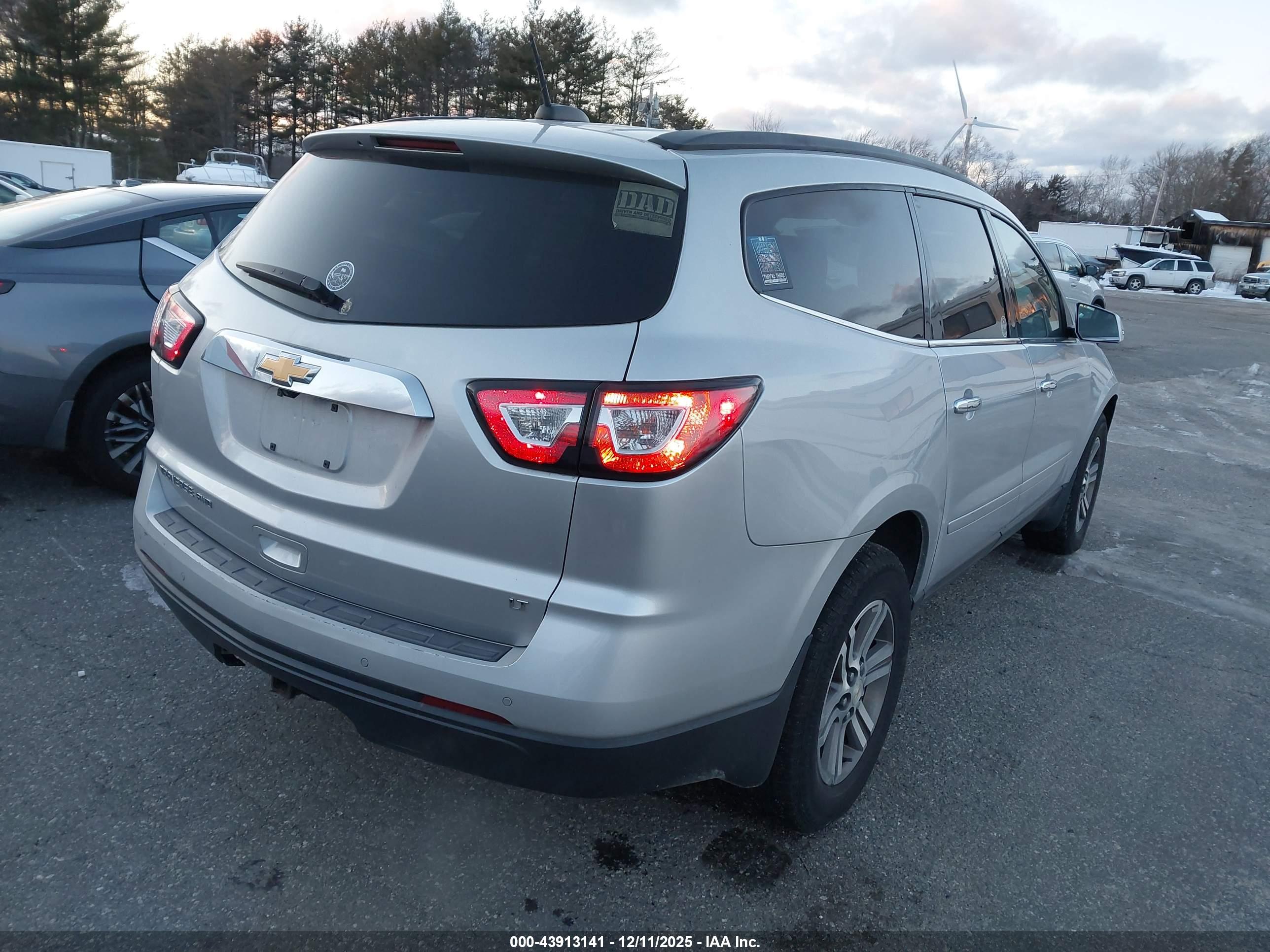 CHEVROLET TRAVERSE image 4