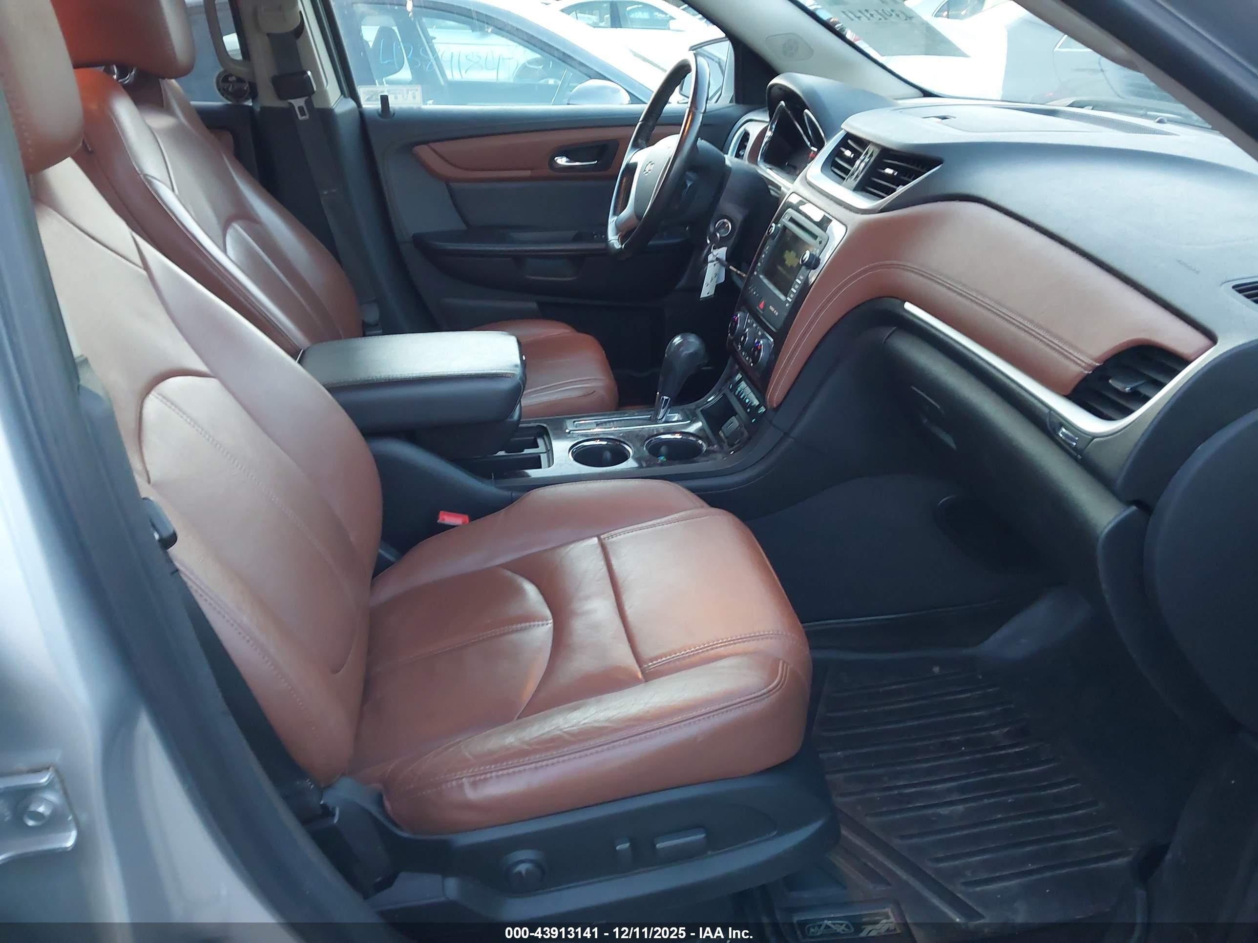 CHEVROLET TRAVERSE image 5