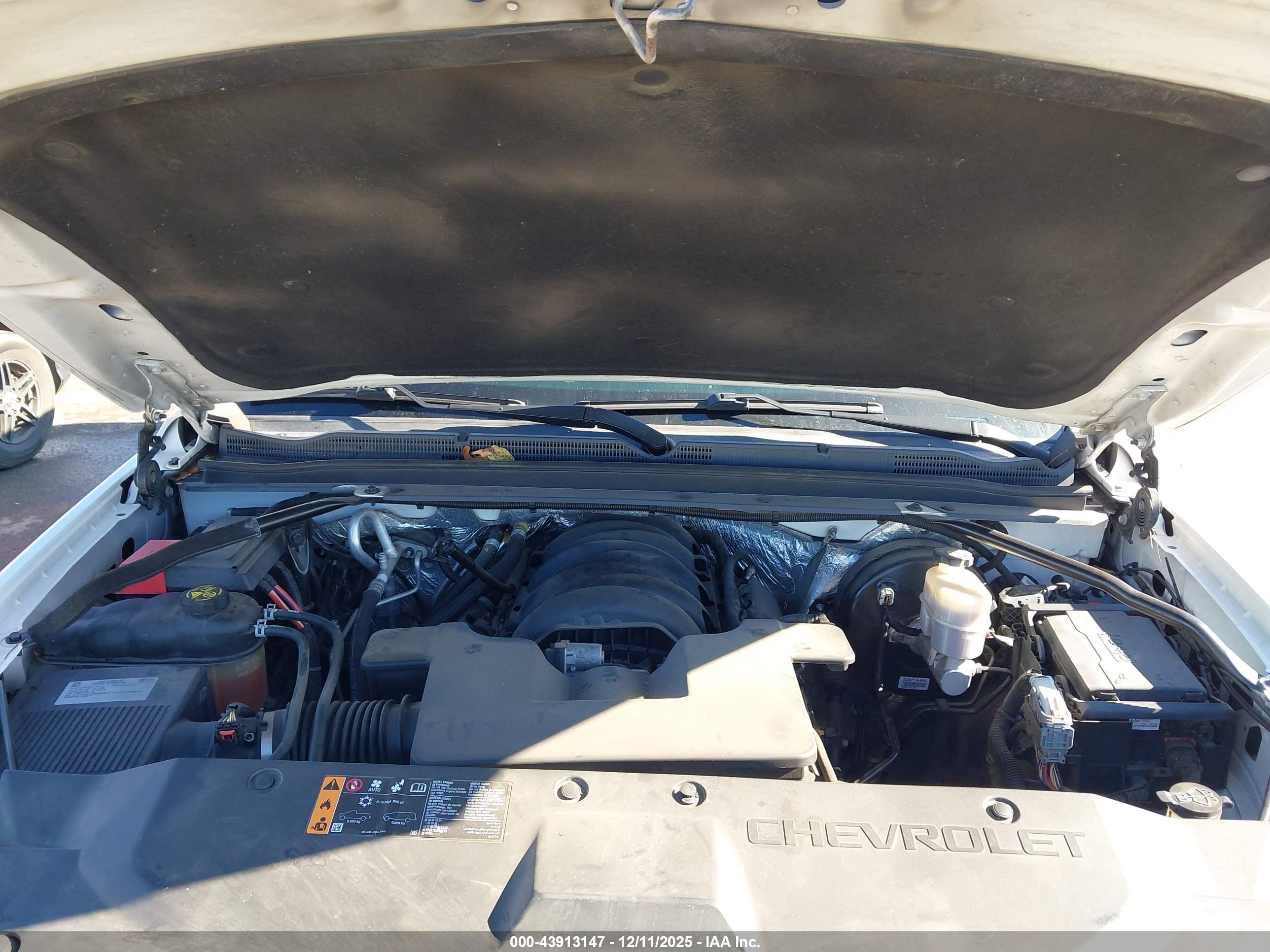 CHEVROLET SUBURBAN image 10
