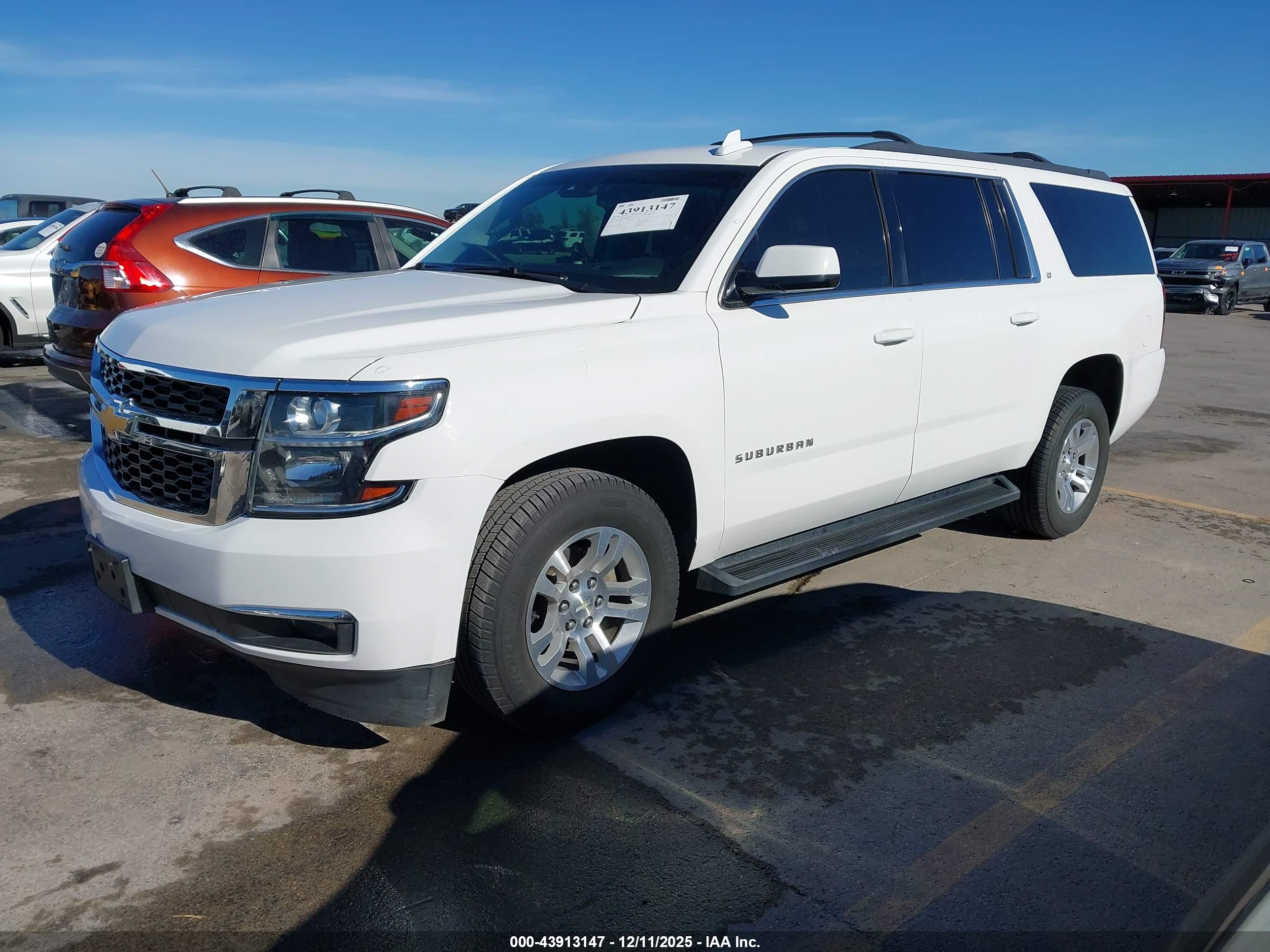 CHEVROLET SUBURBAN image 2