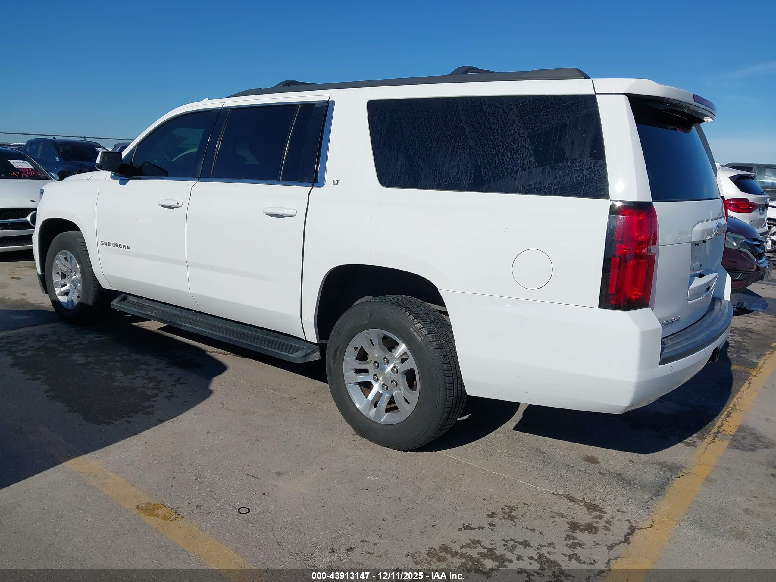 CHEVROLET SUBURBAN image 3