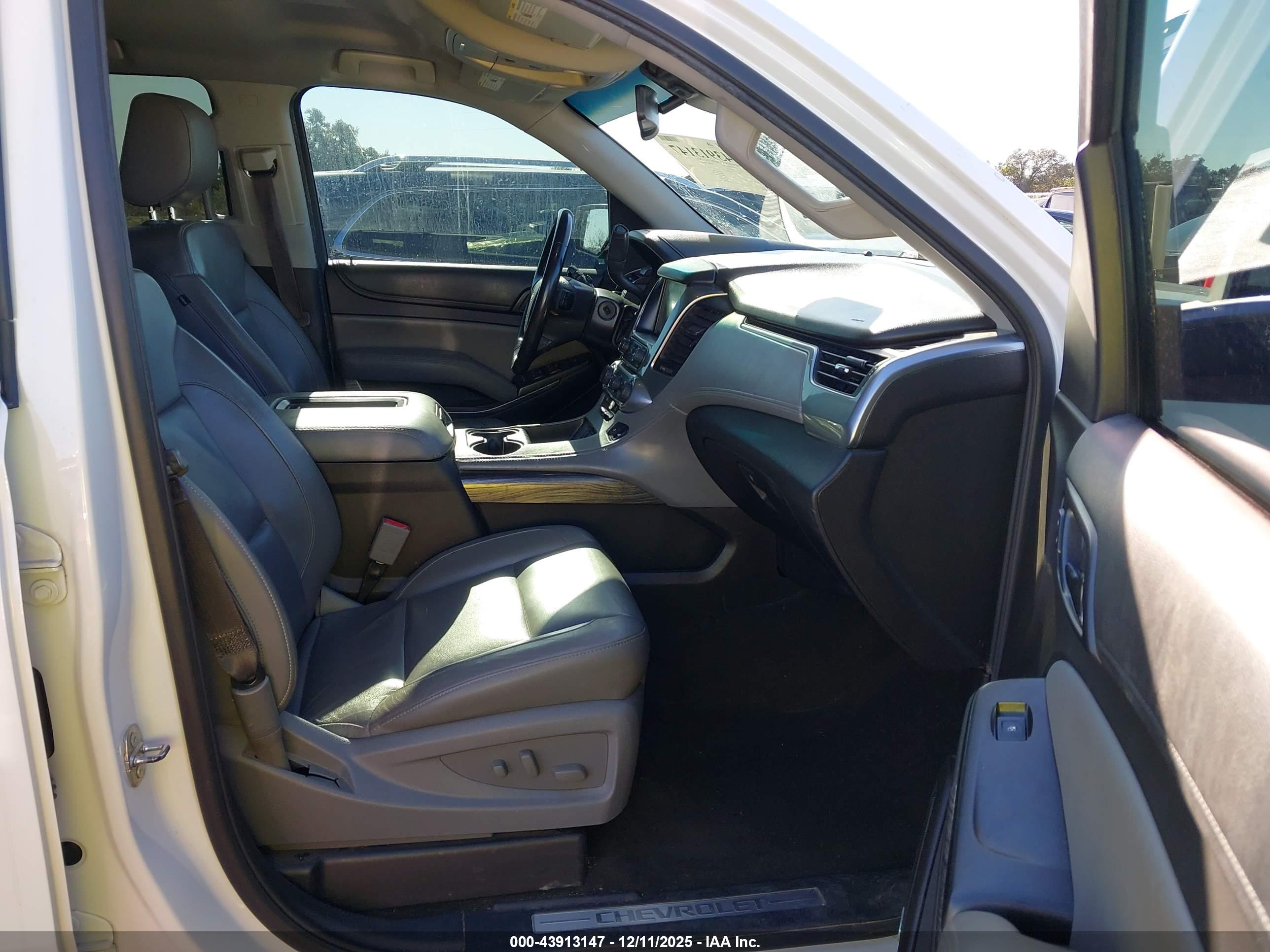 CHEVROLET SUBURBAN image 5