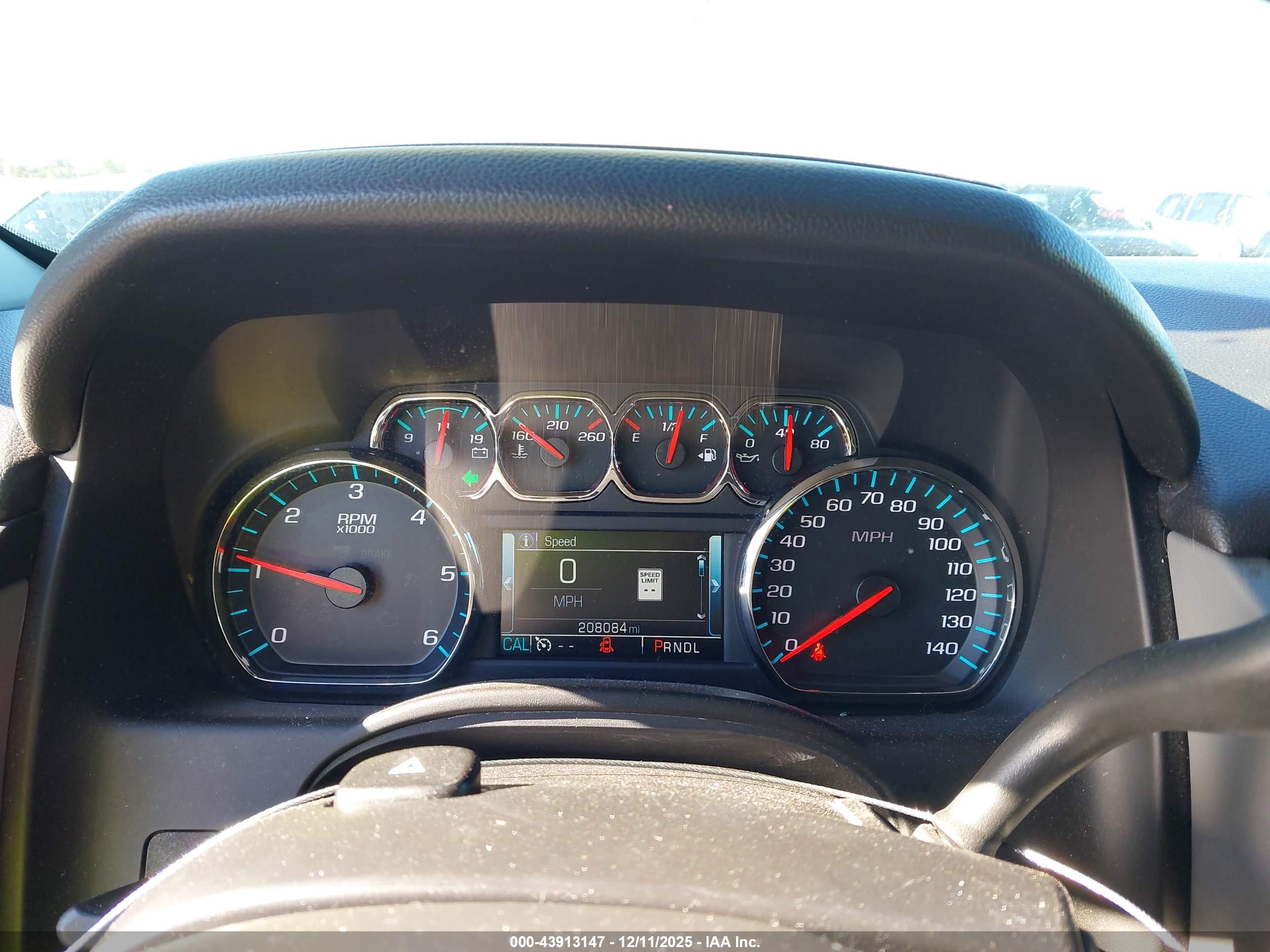 CHEVROLET SUBURBAN image 7