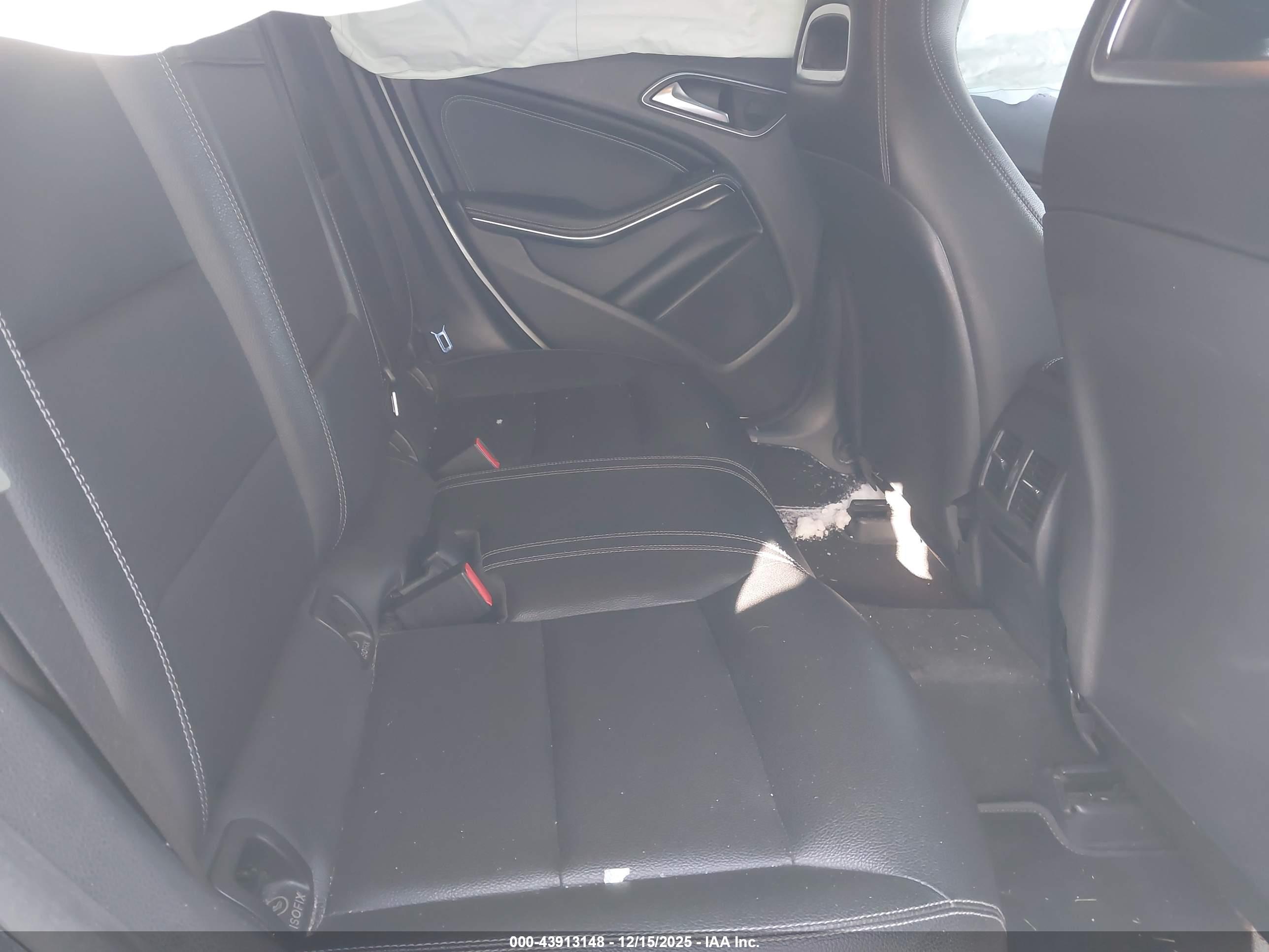 MERCEDES-BENZ CLA image 8
