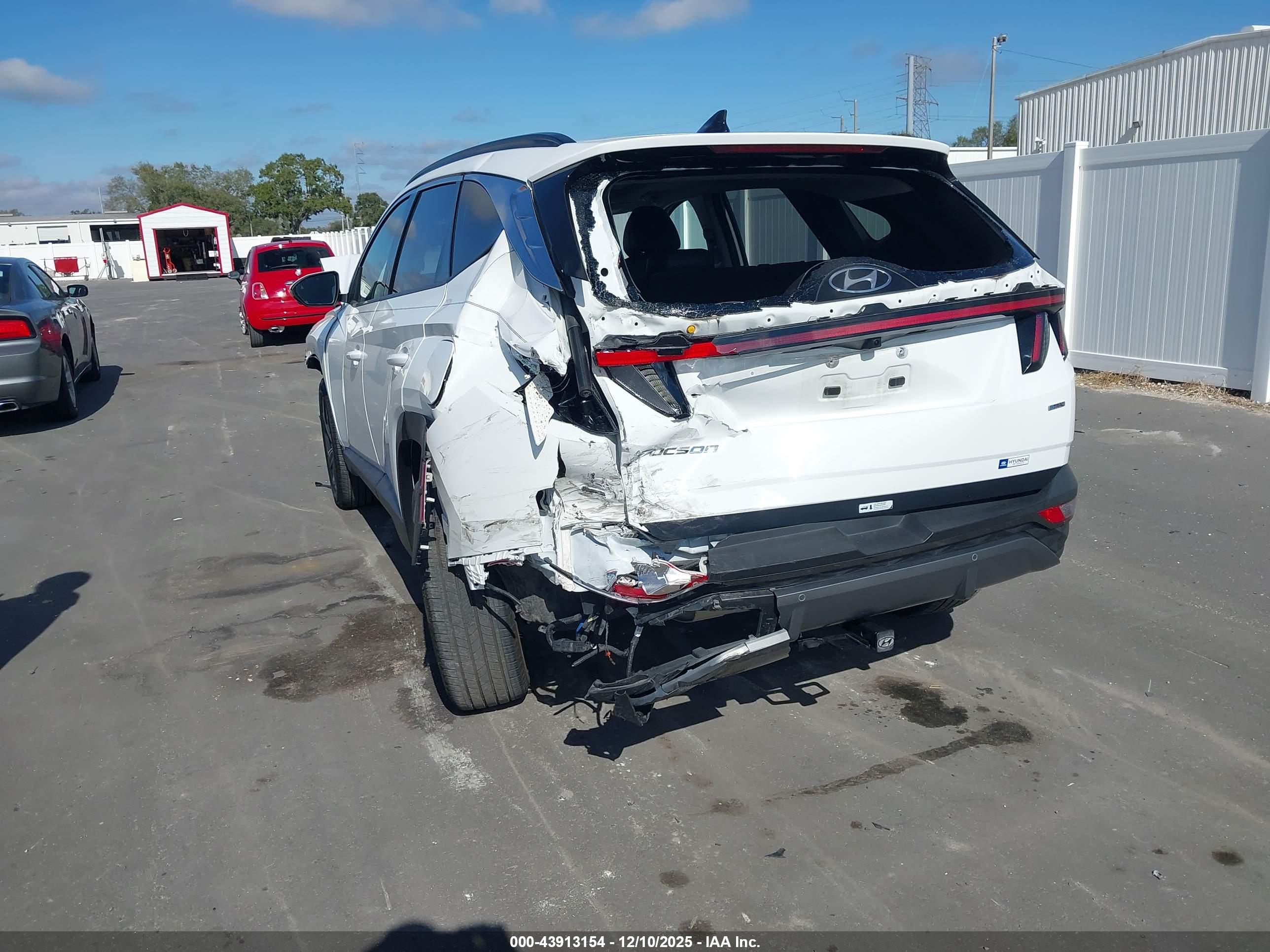 HYUNDAI TUCSON image 3