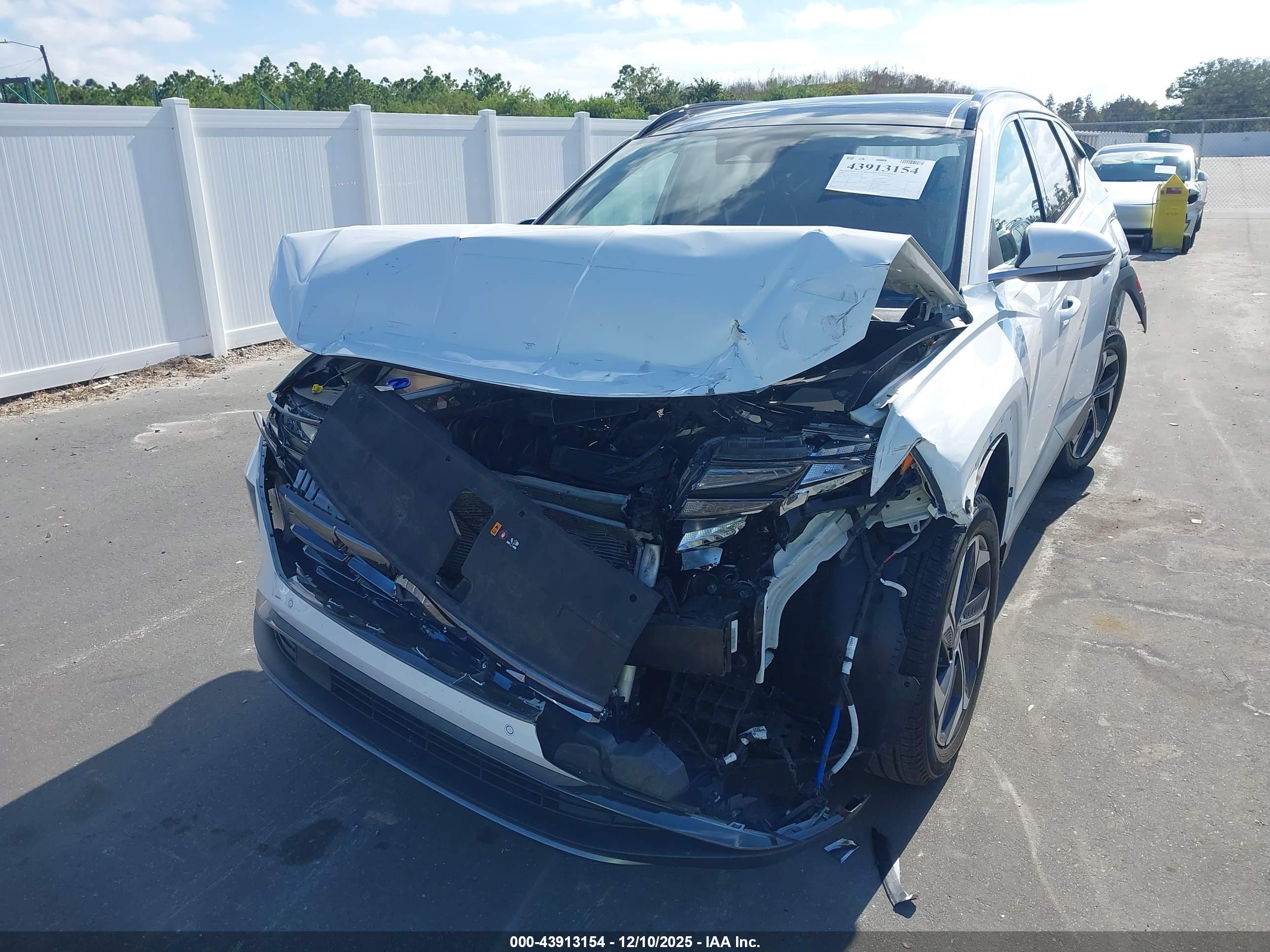HYUNDAI TUCSON image 6