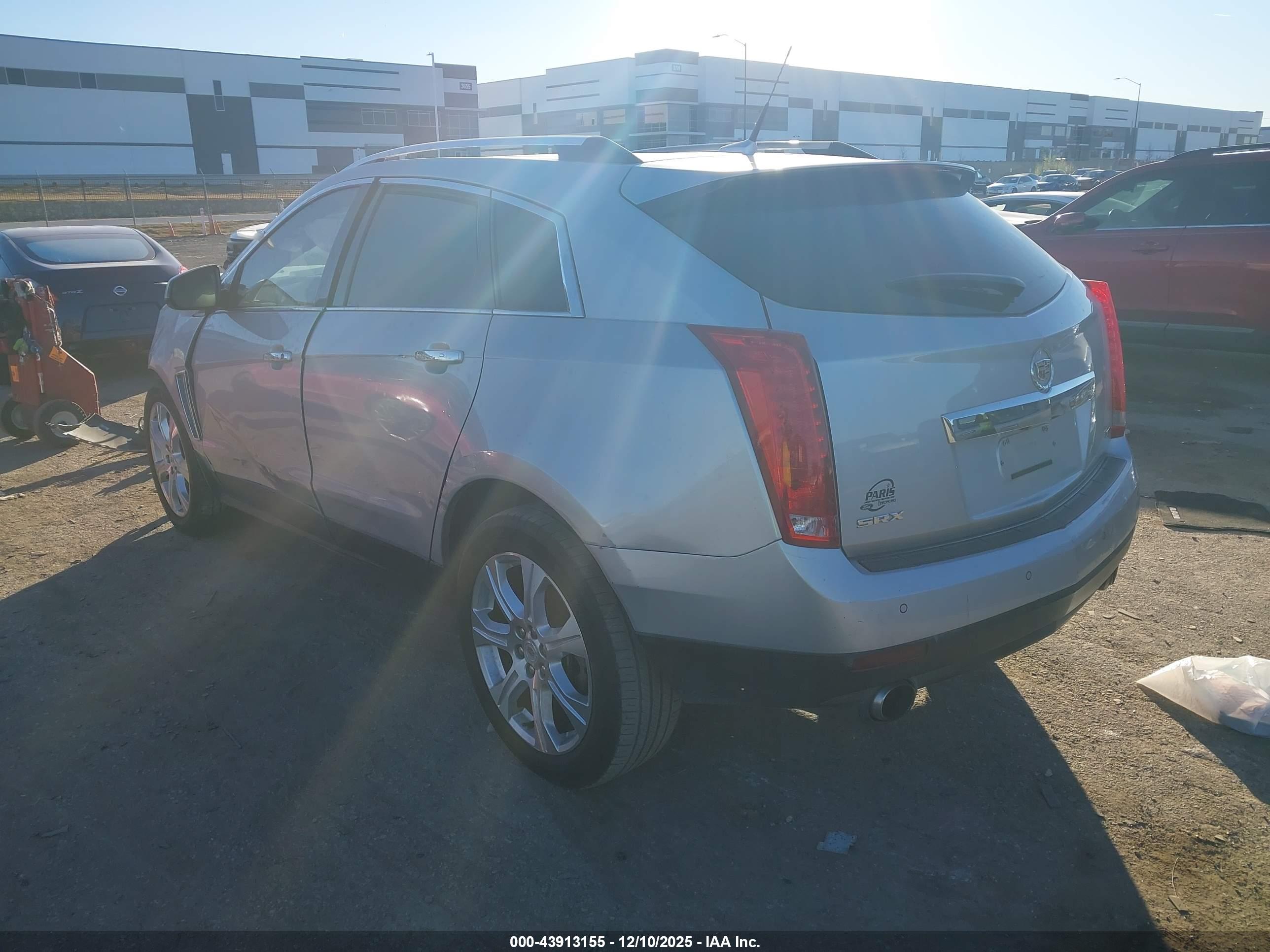 CADILLAC SRX image 3