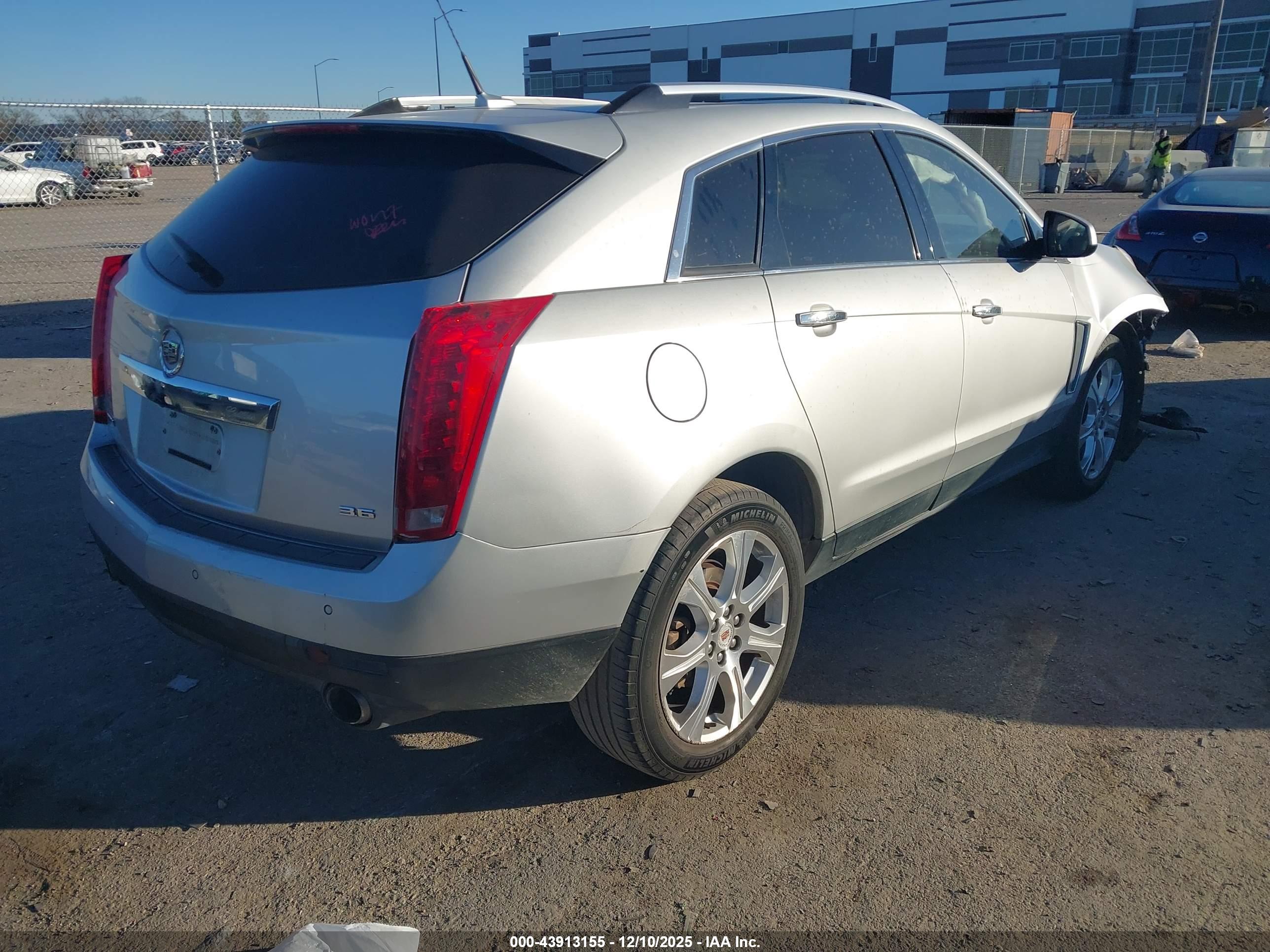 CADILLAC SRX image 4