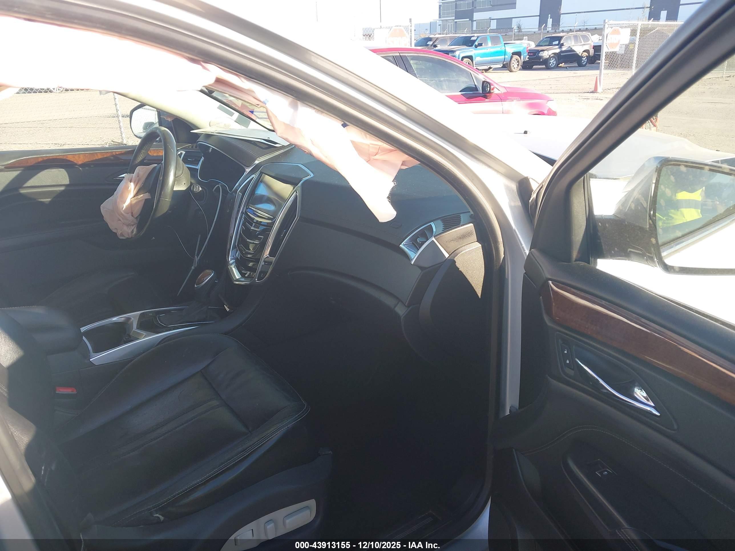 CADILLAC SRX image 5
